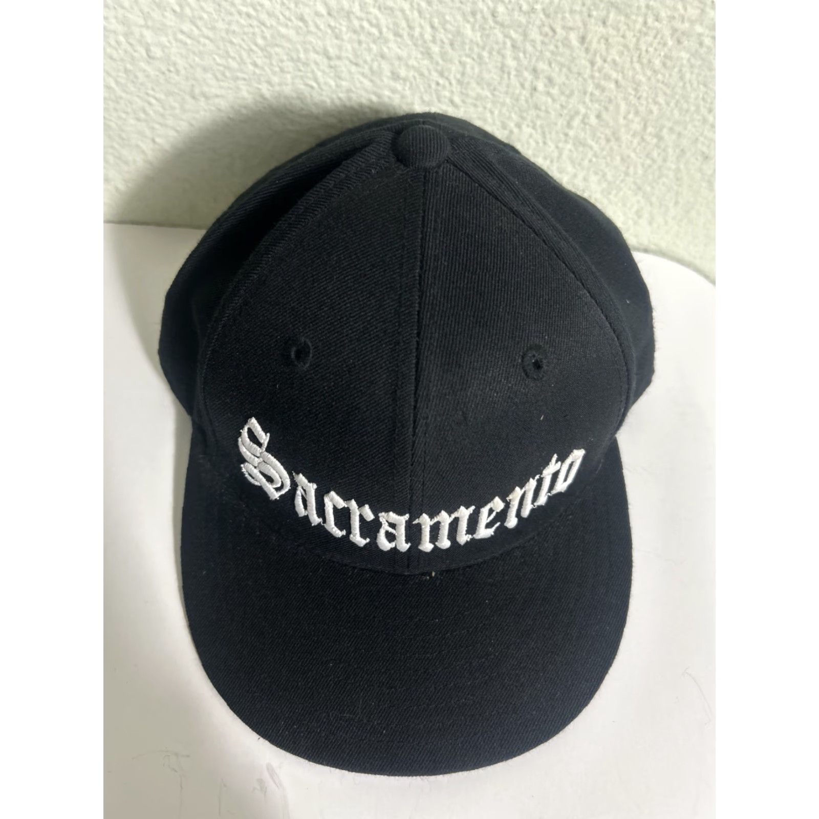 Lids Lids Baseball Hat 7 1/2 Fitted Sacramento Old English Black White Men Hat Size ONE SIZE - 4 Thumbnail