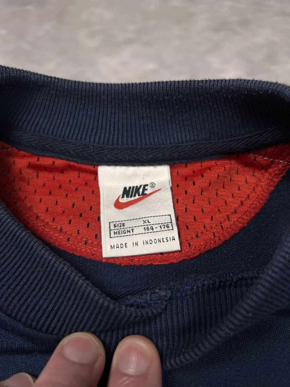Nike Vtg Nike Center Swoosh Sweatshirt Navy Red Y2K Boxy Fit XL Size US XL / EU 56 / 4 - 6 Thumbnail
