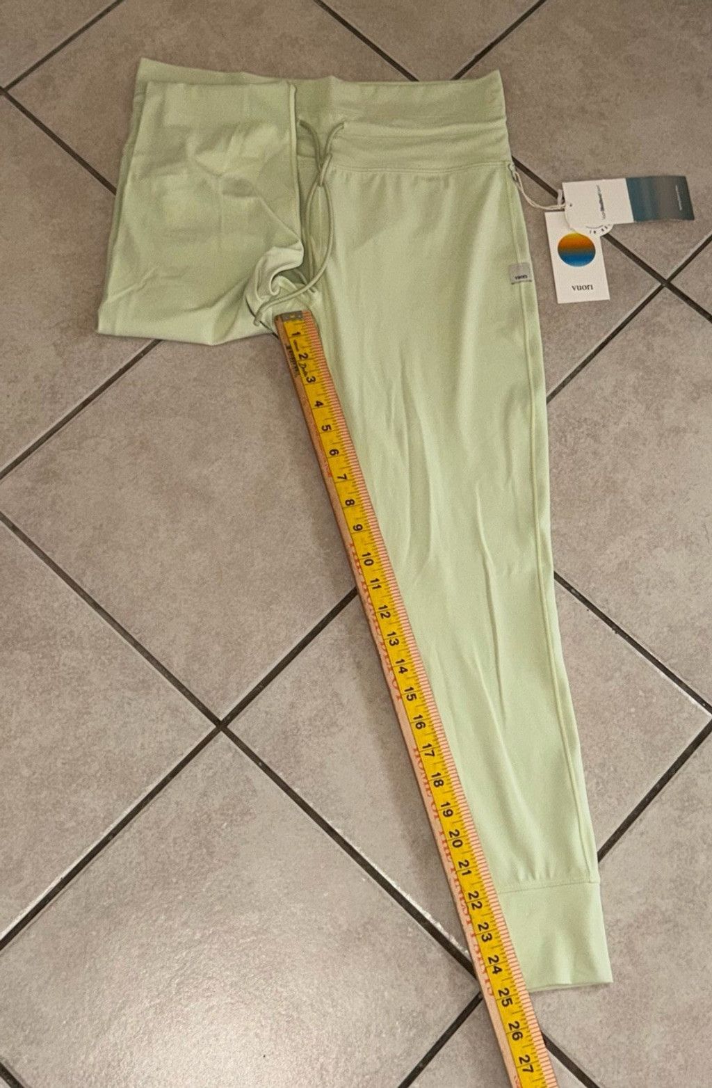 Vuori VUORI DAILY FORM LEGGING 25” LEMONGRASS COLOR X-LARGE NWT Size 38" / US 16 / IT 52 - 6 Thumbnail