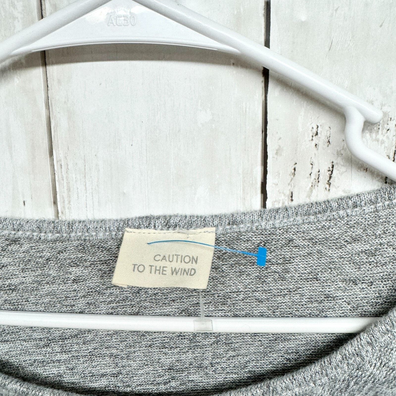 Other Caution to the Wind Sweater Sz Medium Bell Sleeve Grey Crop Size M / US 6-8 / IT 42-44 - 2 Thumbnail