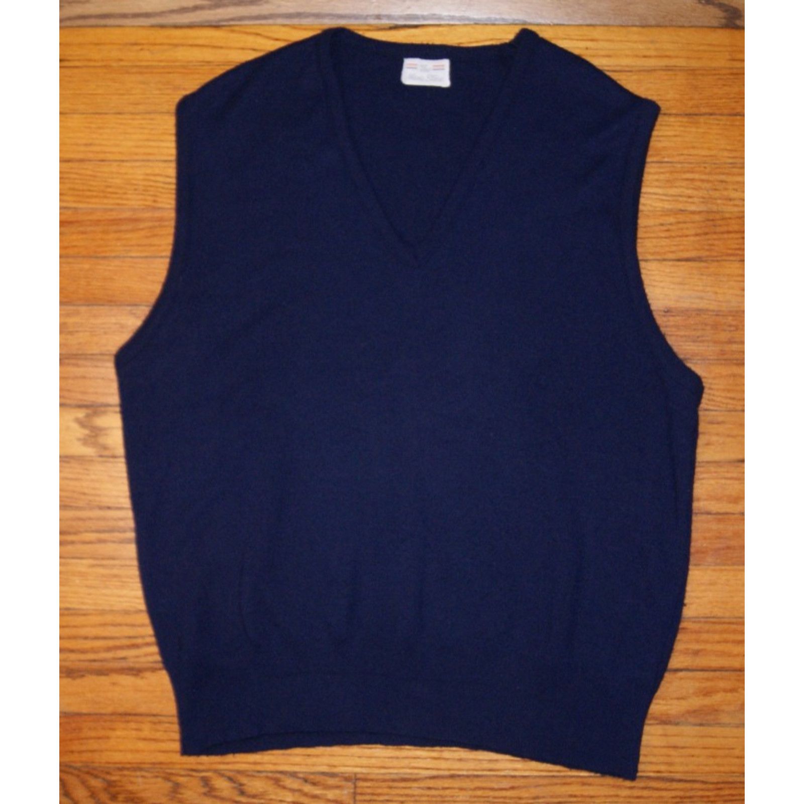 Vintage VTG The Mens Store JcPenney Mens XL Navy Vneck Sweater Vest Size US XL / EU 56 / 4 - 1 Thumbnail