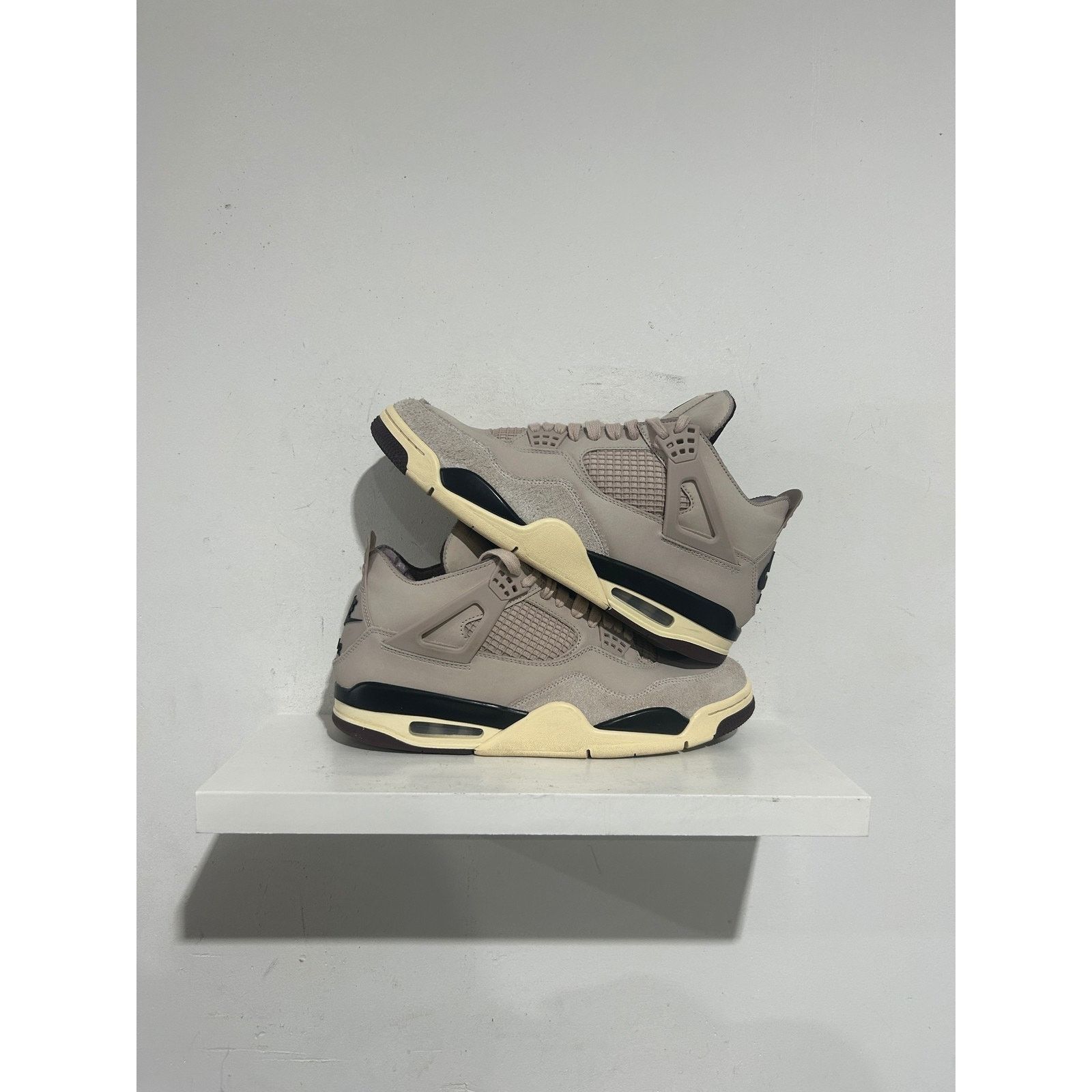 Nike JORDAN 4 RETRO A MA MANIERE WYWS SIZE 11.5M PREOWNED Size US 11.5 / EU 44-45 - 1 Thumbnail