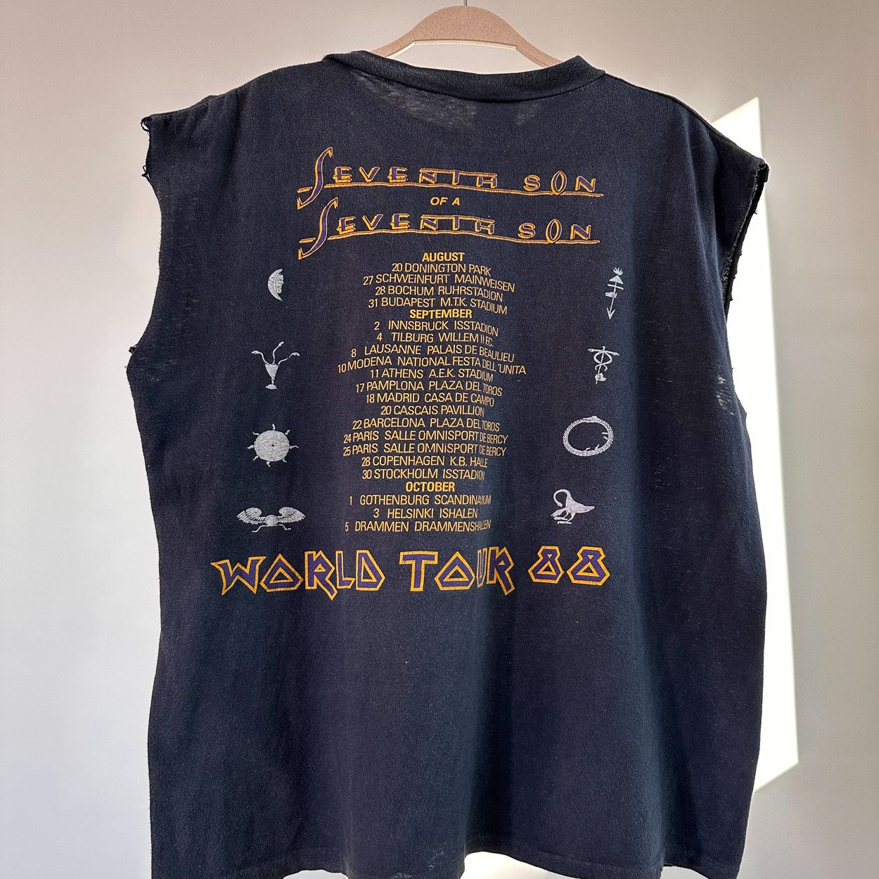 Vintage RARE 1988 Iron Maiden Tour t shirt size L Size US L / EU 52-54 / 3 - 5 Thumbnail