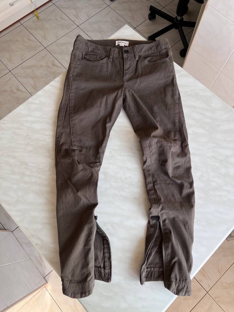 Diesel × Vintage DIESEL Vintage Y2K Belt Flare Low waist pants khaki zip down Size 25" / US 0 / IT 36 - 2 Thumbnail