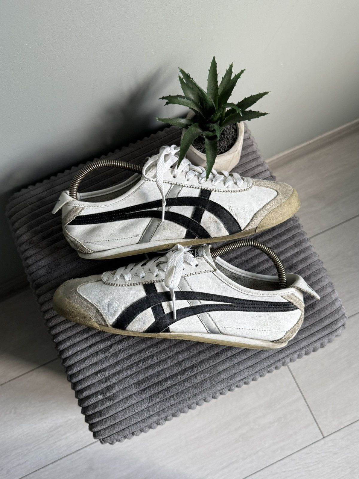 Asics Vintage Asics Onitsuka Tiger Sneakers Size US 9 / EU 42 - 1 Thumbnail