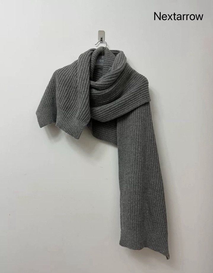 Dries Van Noten Dries van noten Knitted wool shawl 2412-Nextarrow Size US M / EU 48-50 / 2 - 1 Thumbnail
