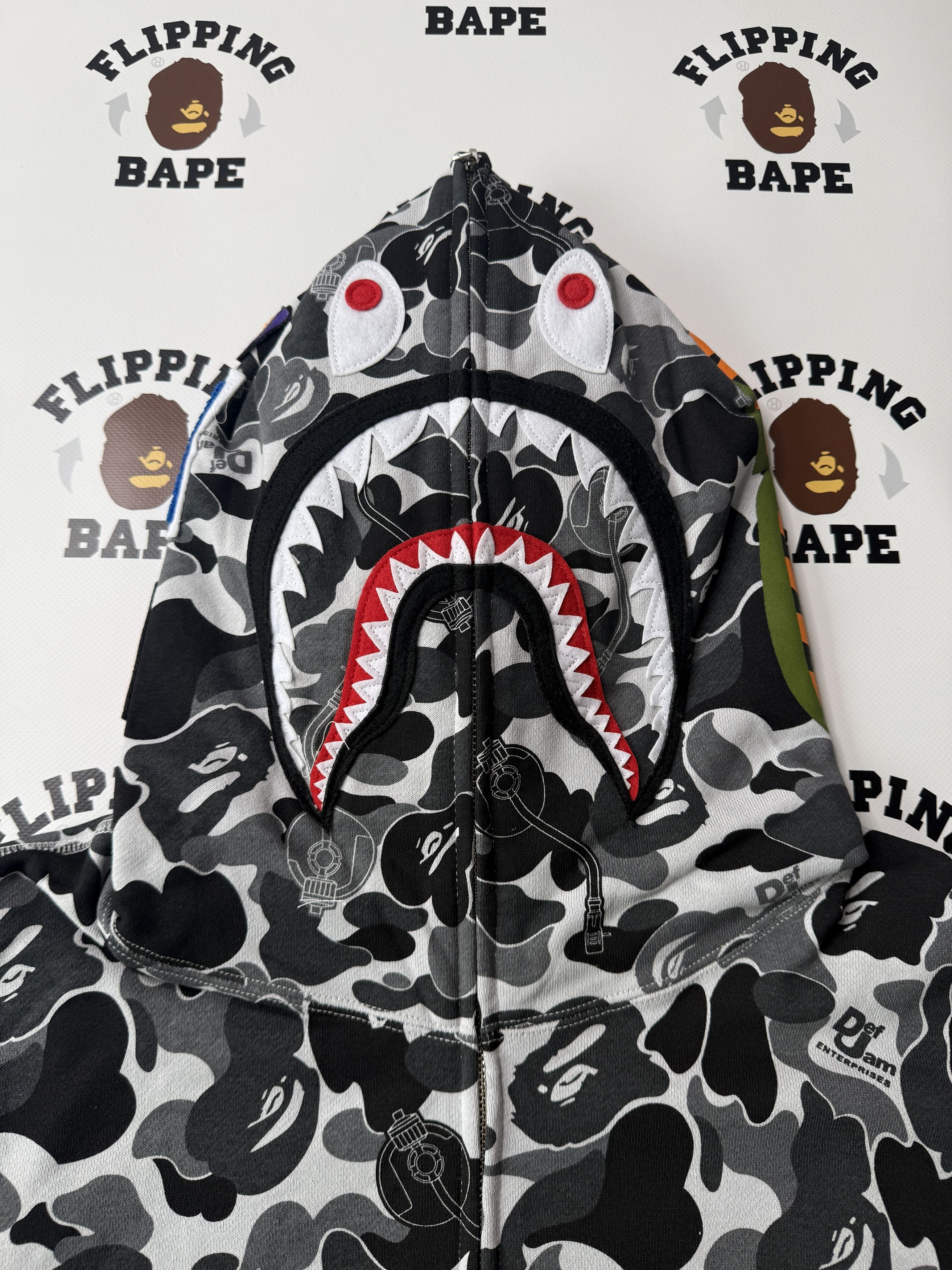 Bape BAPE X DEF JAM CAMO SHARK RELAXED FIT FULL ZIP HOODIE Size US L / EU 52-54 / 3 - 3 Thumbnail