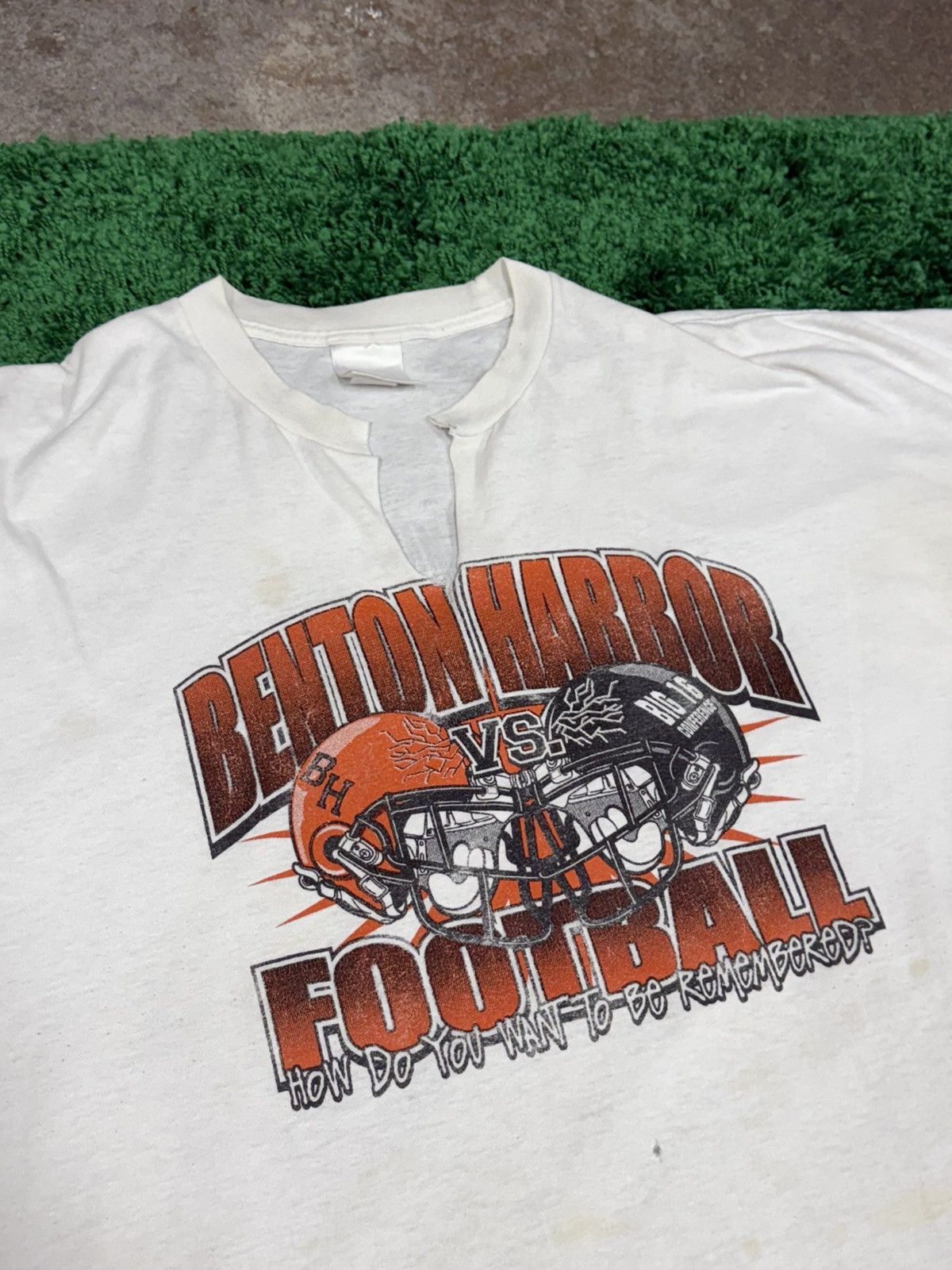 Vintage Vintage 90s Oversized Football Distressed Cut Tee 2XL XXL Size US XXL / EU 58 / 5 - 1 Thumbnail