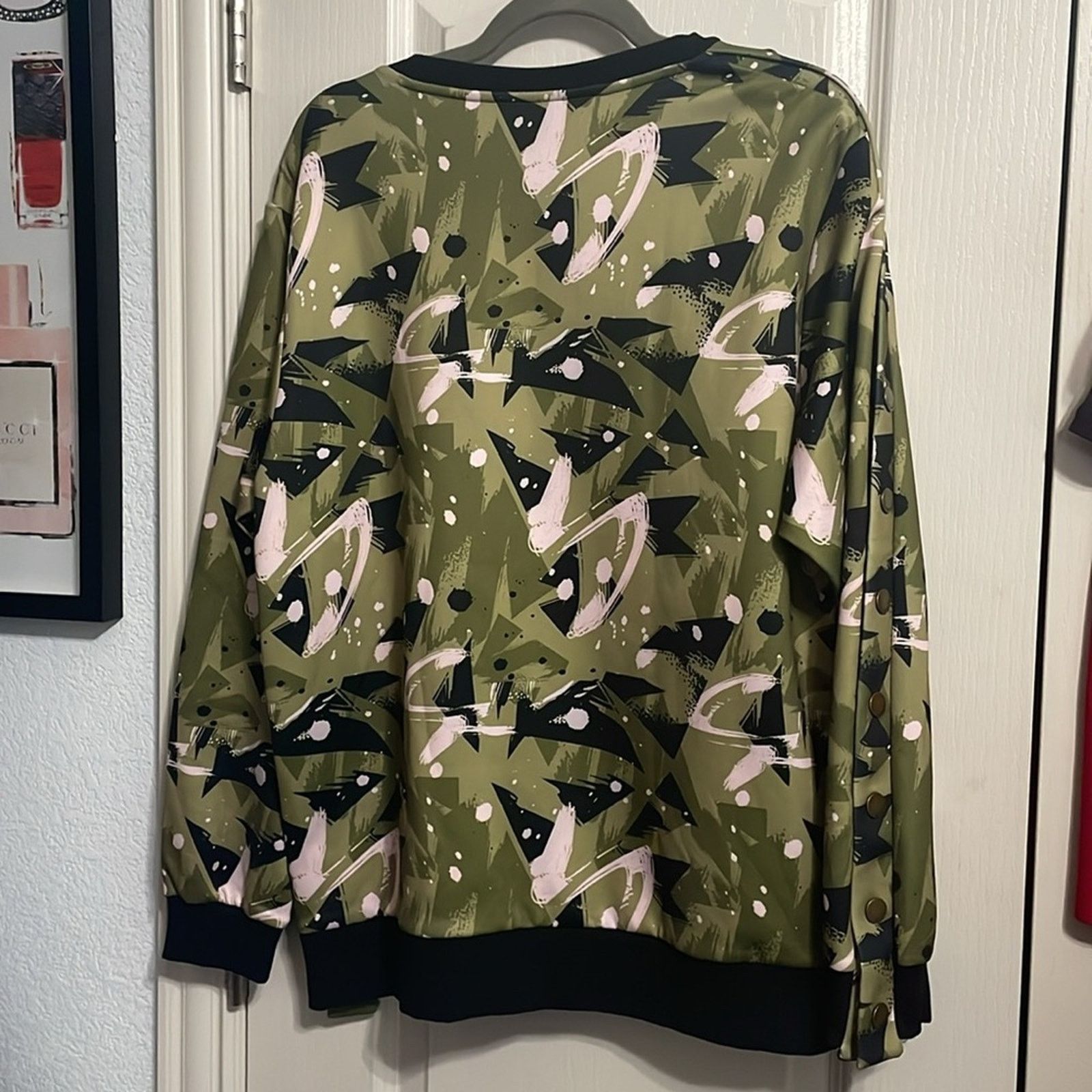 True Religion NWT True Religion Green Camo Snap Detail Sweatshirt Size L / US 10 / IT 46 - 4 Thumbnail