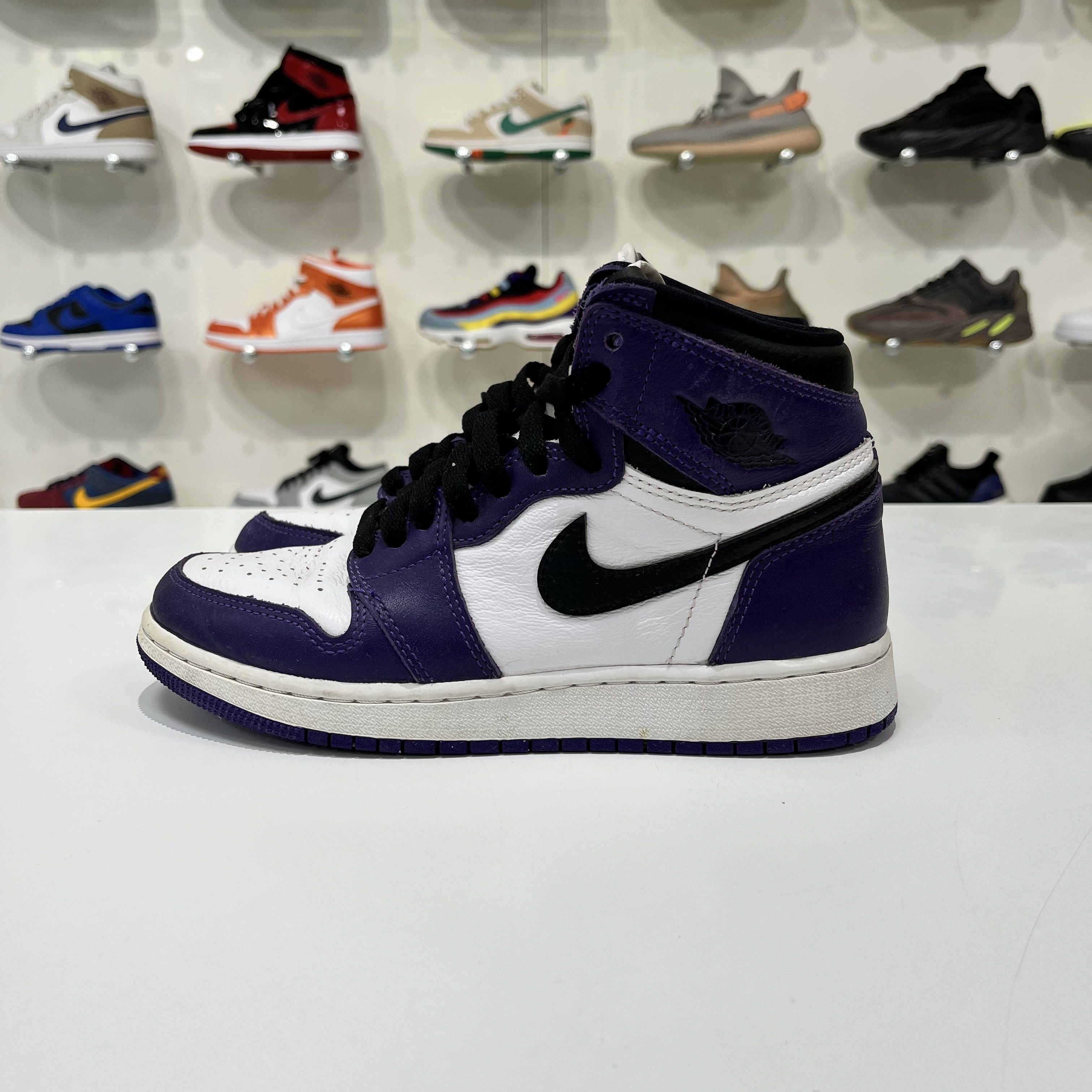 Nike Jordan 1 Retro High Court Purple White (GS) Size US 4 / IT 34 - 3 Thumbnail