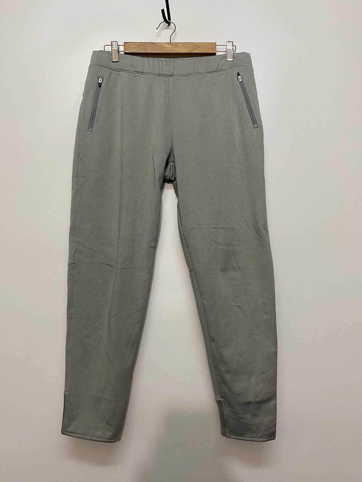 Japanese Brand × Uniqlo Uniqlo Jogger Activewear Outdoor Pants Sz L Like New Size US 32 / EU 48 - 1 Thumbnail