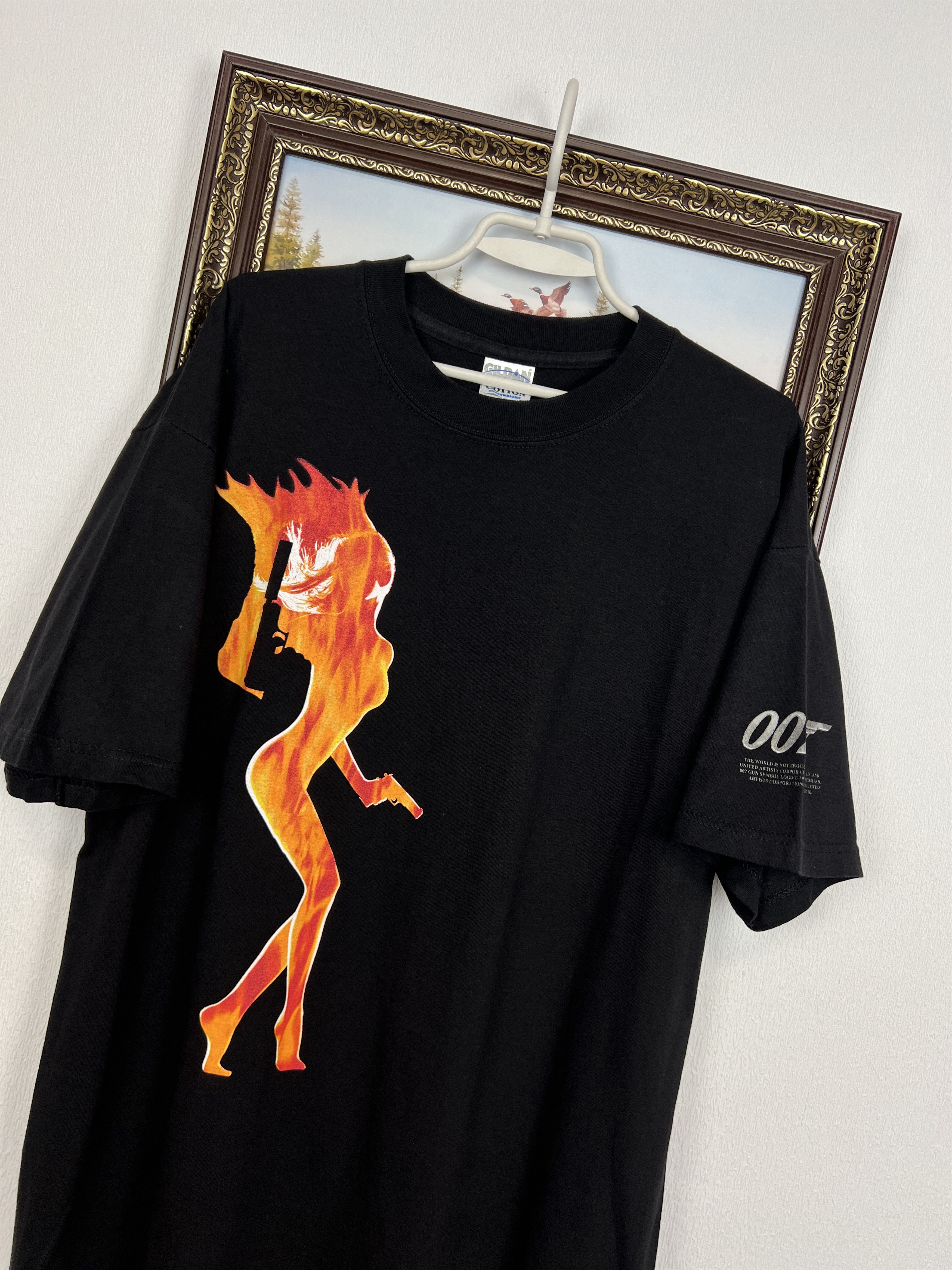 Vintage Rare Vintage The World Is Not Enough James Bond Tee Size US XL / EU 56 / 4 - 3 Thumbnail