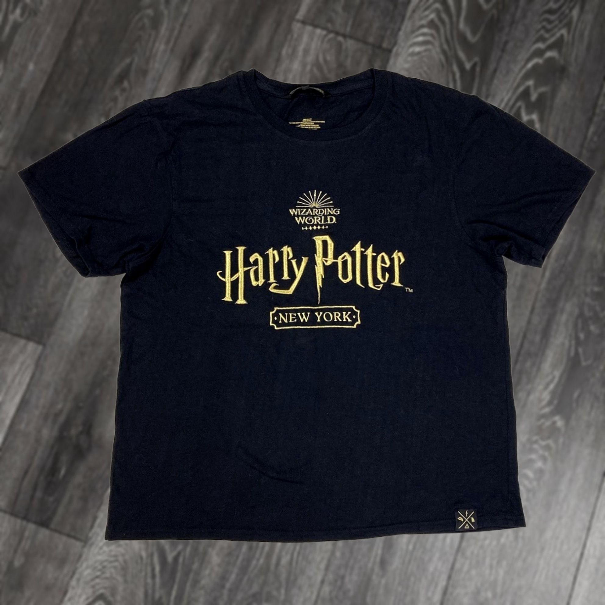 Vintage VINTAGE? Harry Potter Wizarding World New York T-shirt Women Large Black Short Sleeve Size L / US 10 / IT 46 - 1 Thumbnail