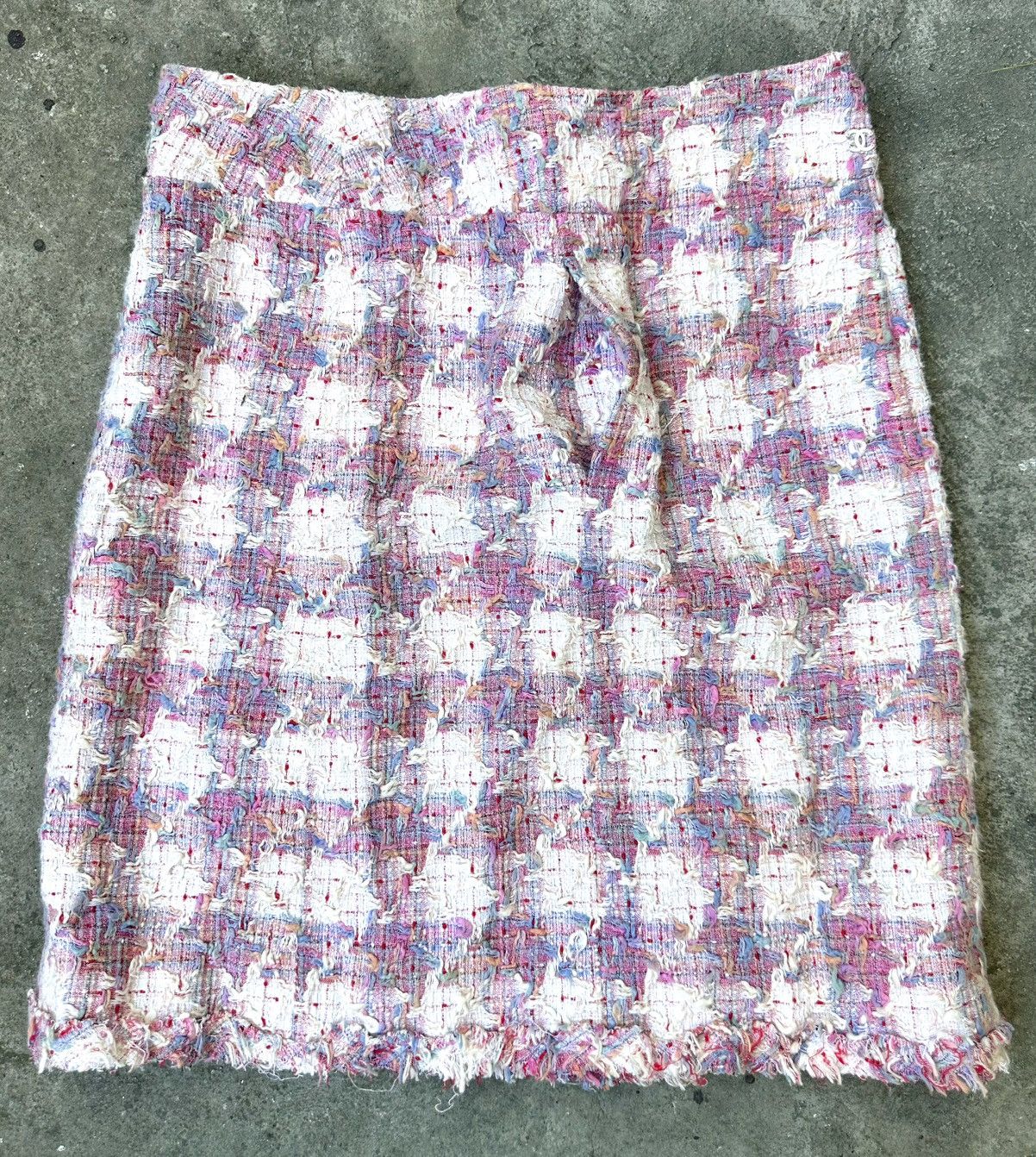 Chanel Chanel - Karl Lagerfeld S/S04 Chanel Coco CC Logo Candy Pink Size 25" / US 0 / IT 36 - 8 Thumbnail