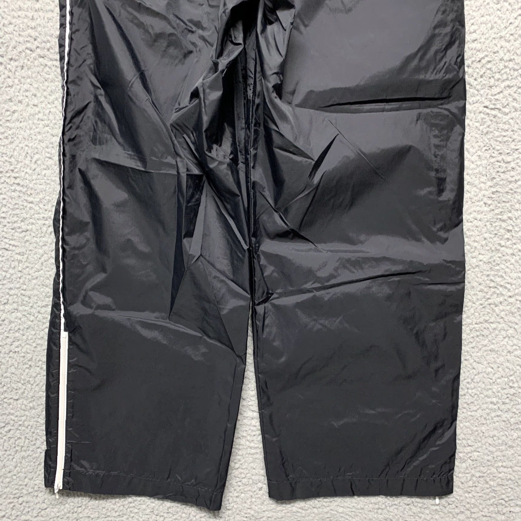Nike Nike Running Pants Women’s Size 4/6 Black 2 Slash Pockets 8” Zipper at Ankle Size 27" / US 4 / IT 40 - 6 Thumbnail