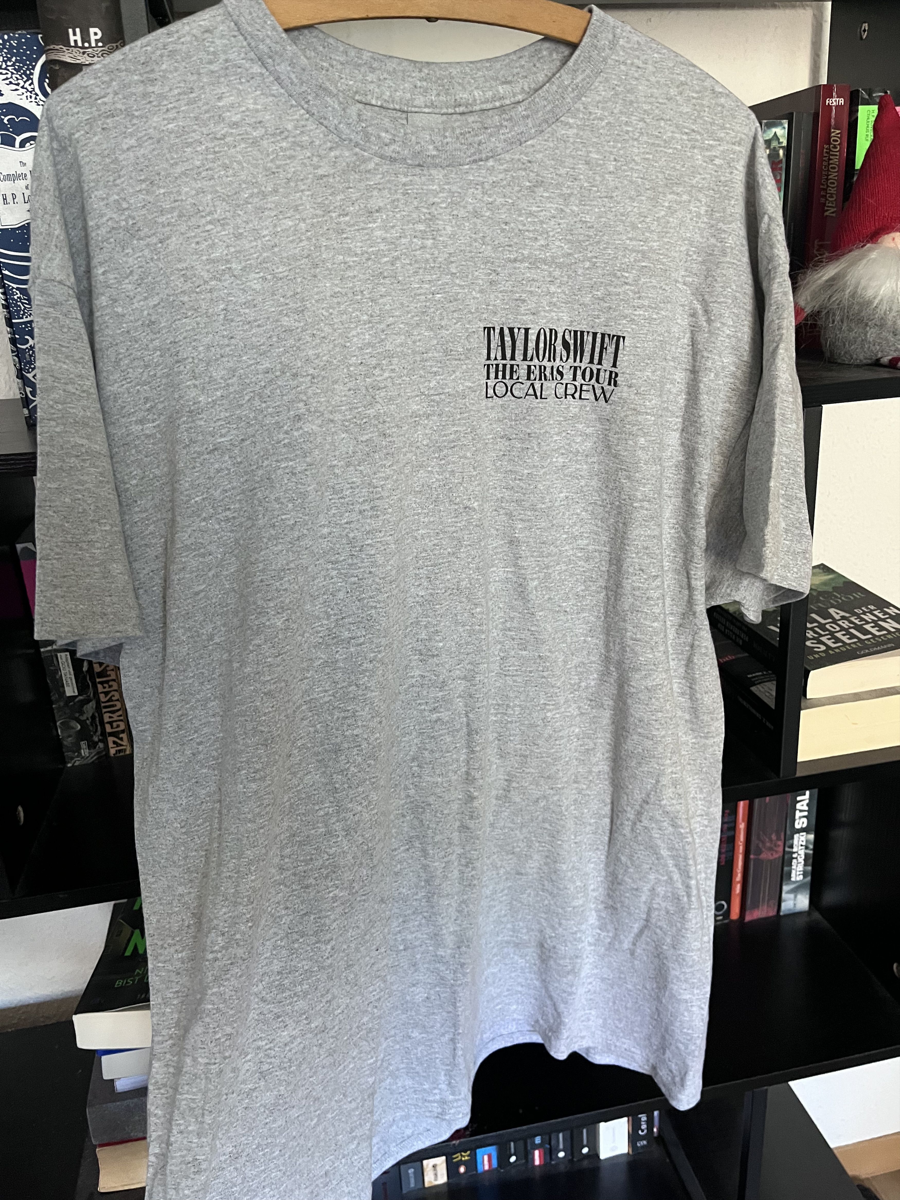 Gildan Taylor Swift Eras Tour Local Crew Shirt Size US XL / EU 56 / 4 - 2 Thumbnail
