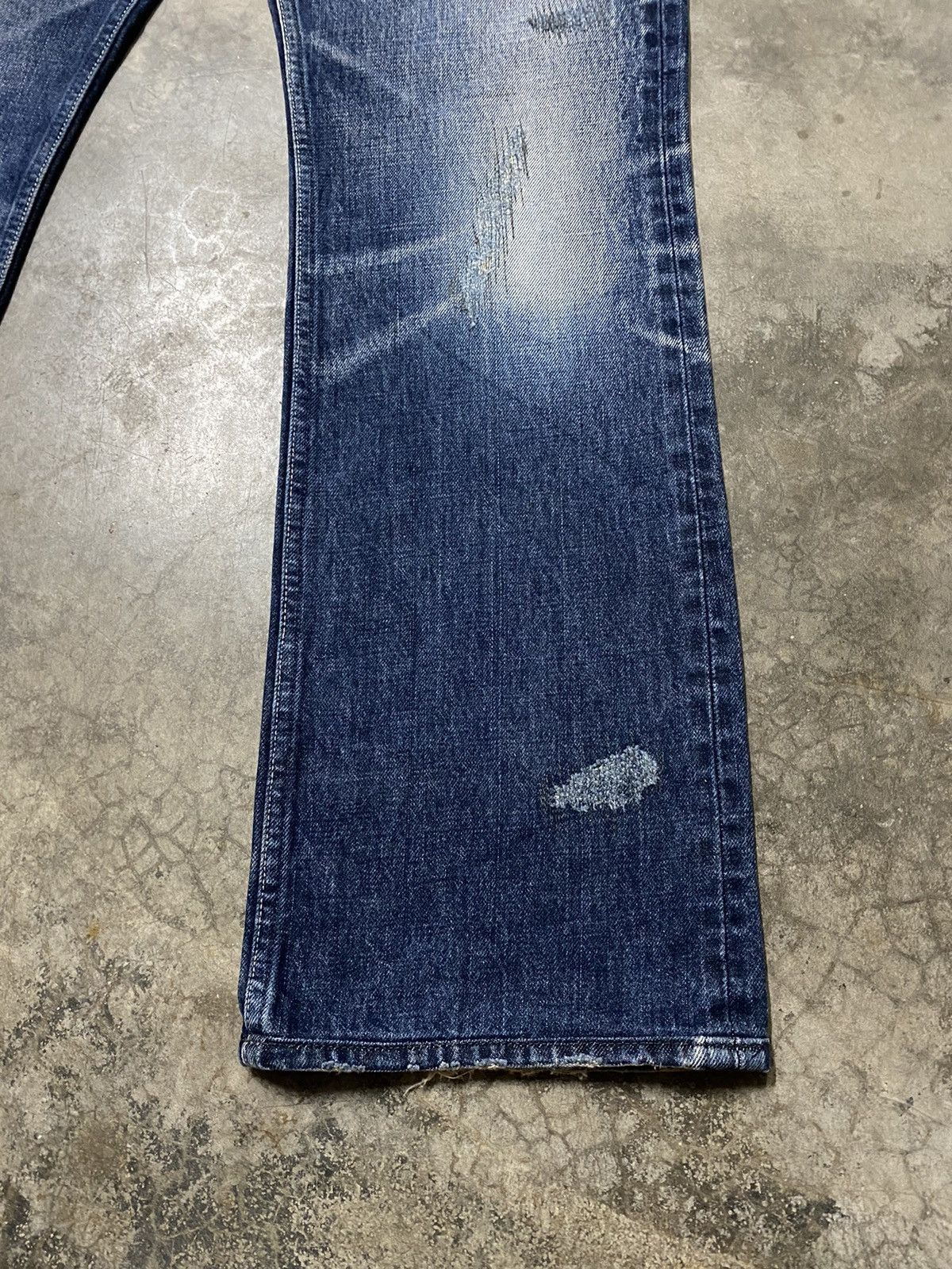 Le Grande Bleu (L.G.B.) × Roar × roarguns Flare Jeans Japanese Roargun Distressed Size US 32 / EU 48 - 14 Thumbnail