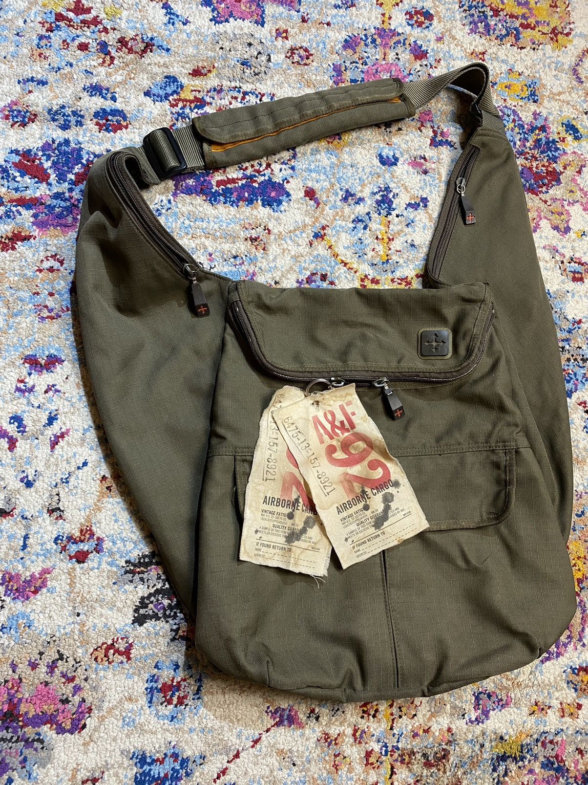 Guess 2003 Guess Jeans Company Multizipper Sling Fatigue Bag Size ONE SIZE - 2 Thumbnail