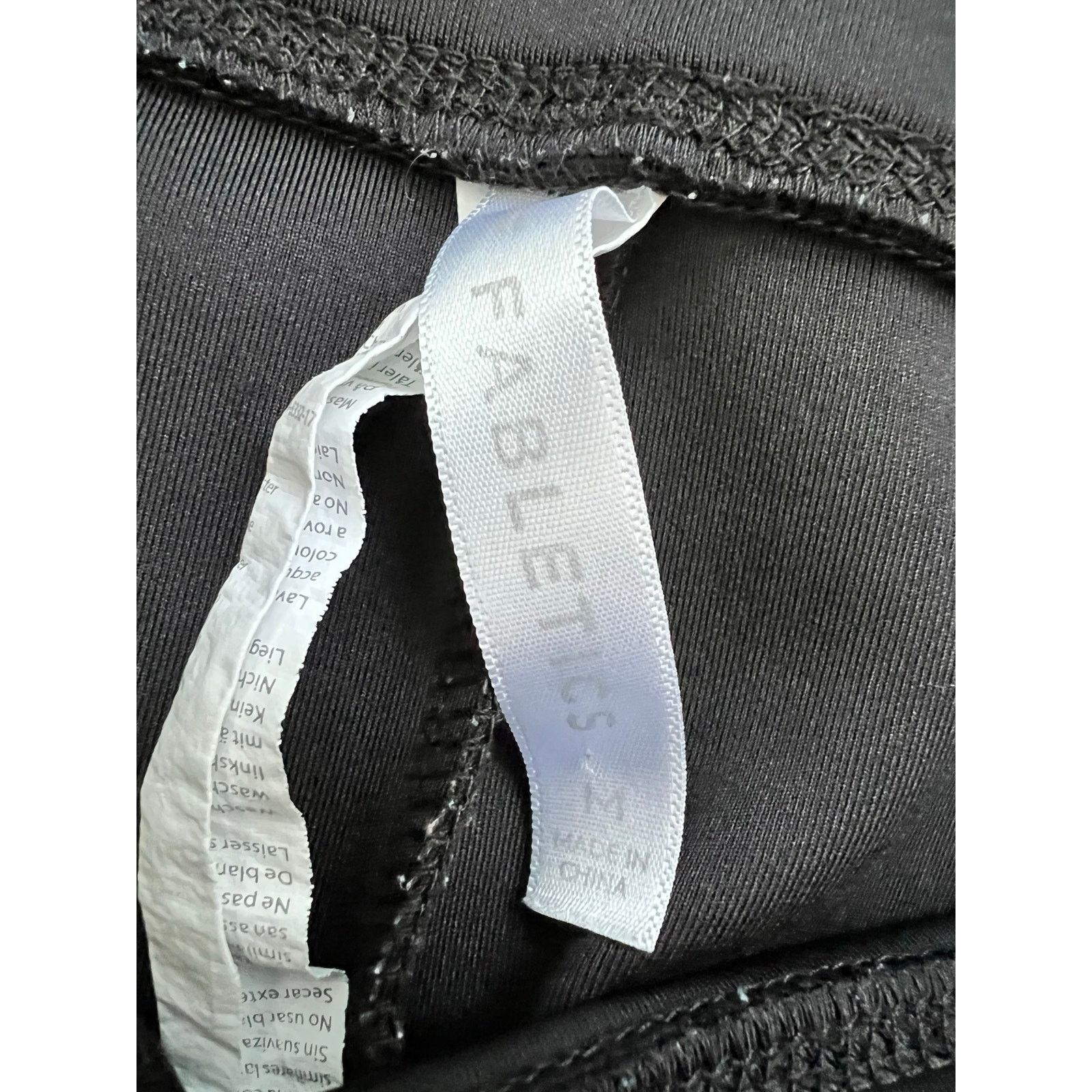 Fabletics Fabletics Scuba Seamed HighWaisted Colorblock Legging Medium Size 26" / US 2 / IT 38 - 6 Thumbnail