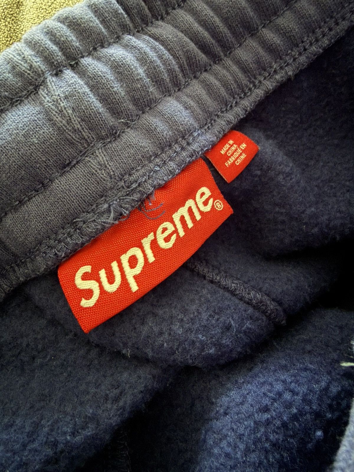Supreme Supreme Appliqué Logo Sweatpants (Medium) Size US 32 / EU 48 - 4 Thumbnail