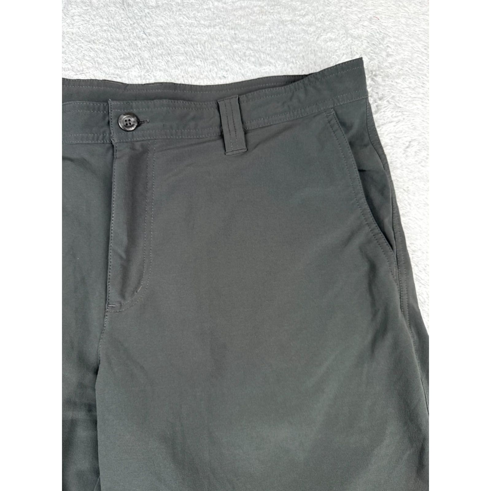 Vintage Columbia Men Cargo Shorts 38 Gray Polyester Blend Cotton Nylon Regular Fit Cargo Pocket Belted Elastic Waist Pockets 10 Inseam 38x10 Casual Travel Size US 38 / EU 54 - 5 Thumbnail