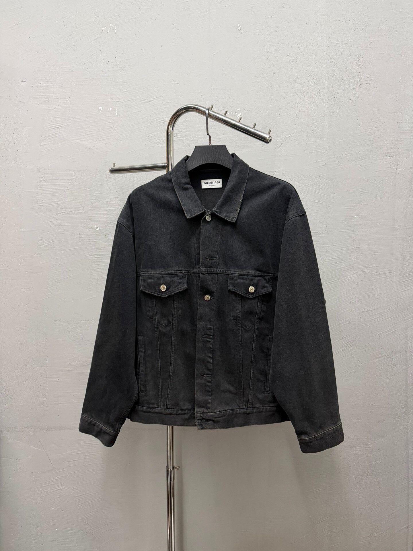 Balenciaga balenciaga black spray logo denim jacket Size US S / EU 44-46 / 1 - 2 Thumbnail