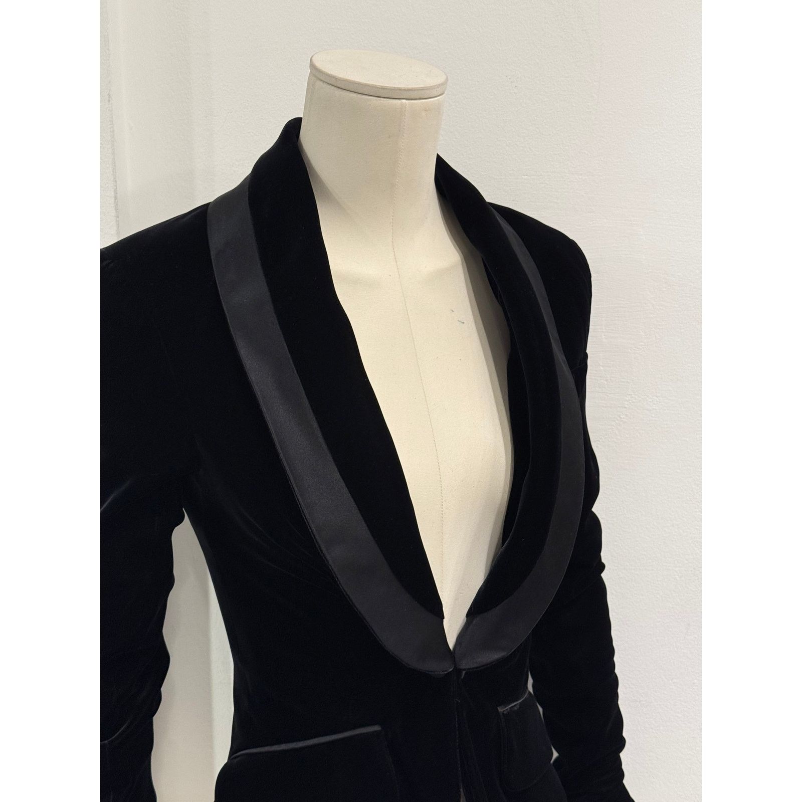 Yves Saint Laurent 2003 Yves Saint Laurent by Tom Ford tuxedo blazer Size M / US 6-8 / IT 42-44 - 4 Thumbnail