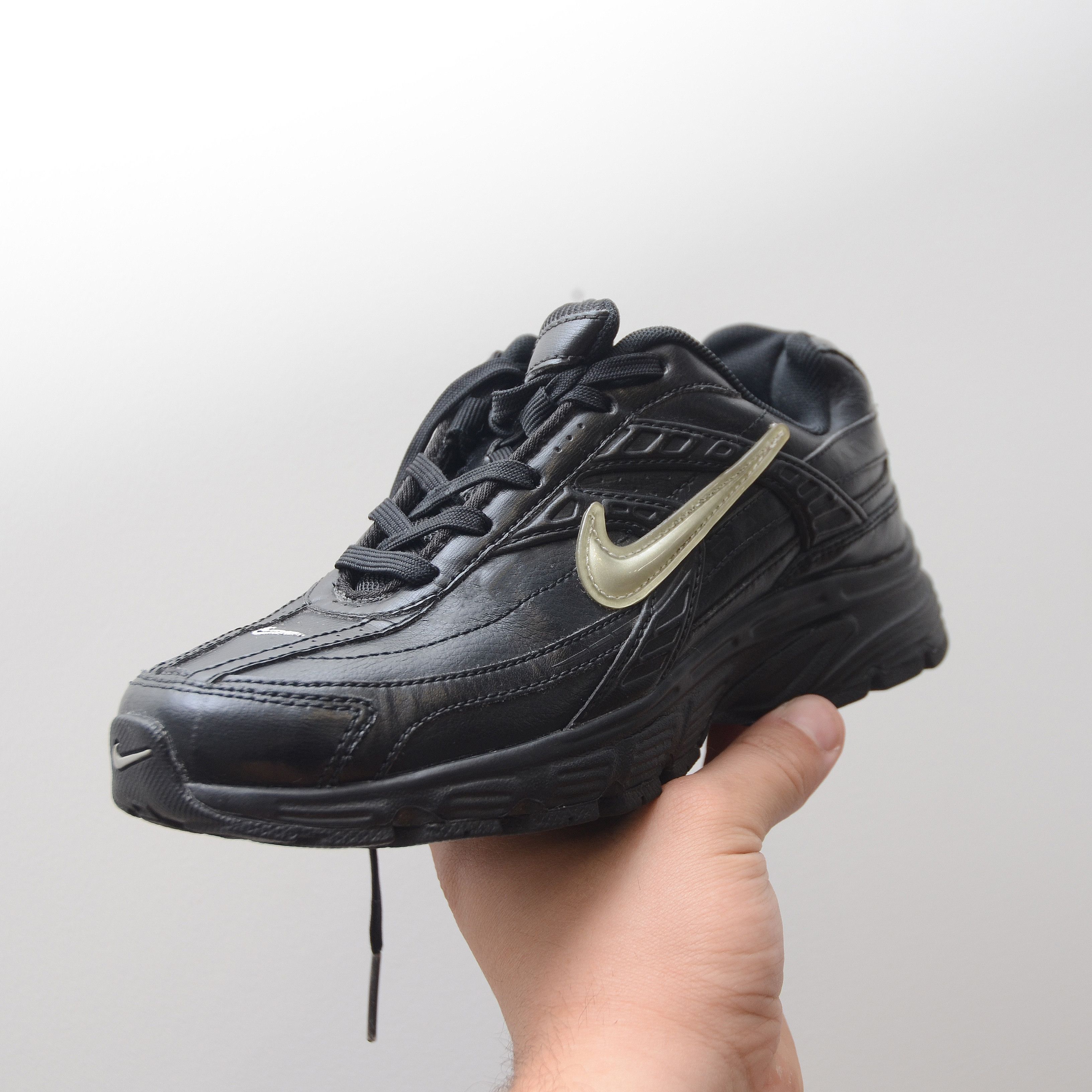 Nike Rare Nike Black Trainers UK 3.5 US 4Y Sneakers Silver Swoosh Size US 6 / IT 36 - 3 Thumbnail