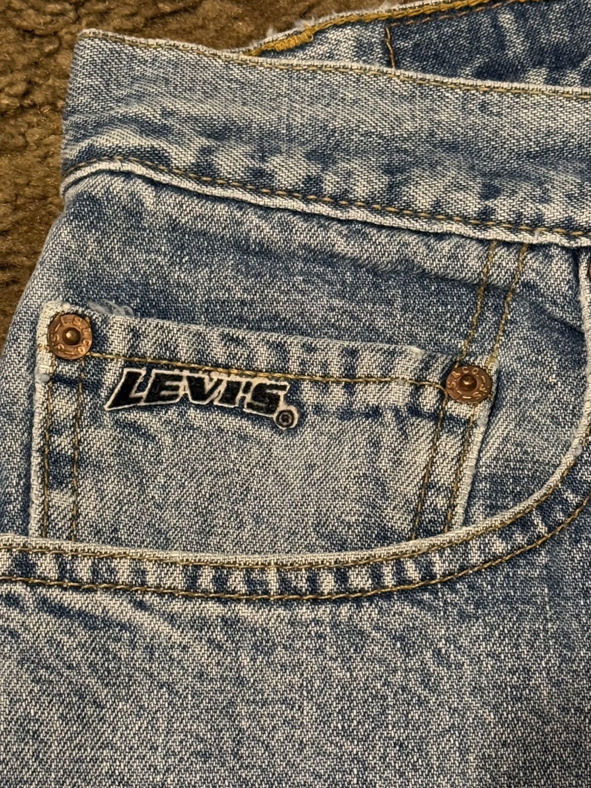 Levi's 90s Levis Embroidered Lightwash Skater Jean Shorts Mens 33 Size US 33 - 3 Thumbnail