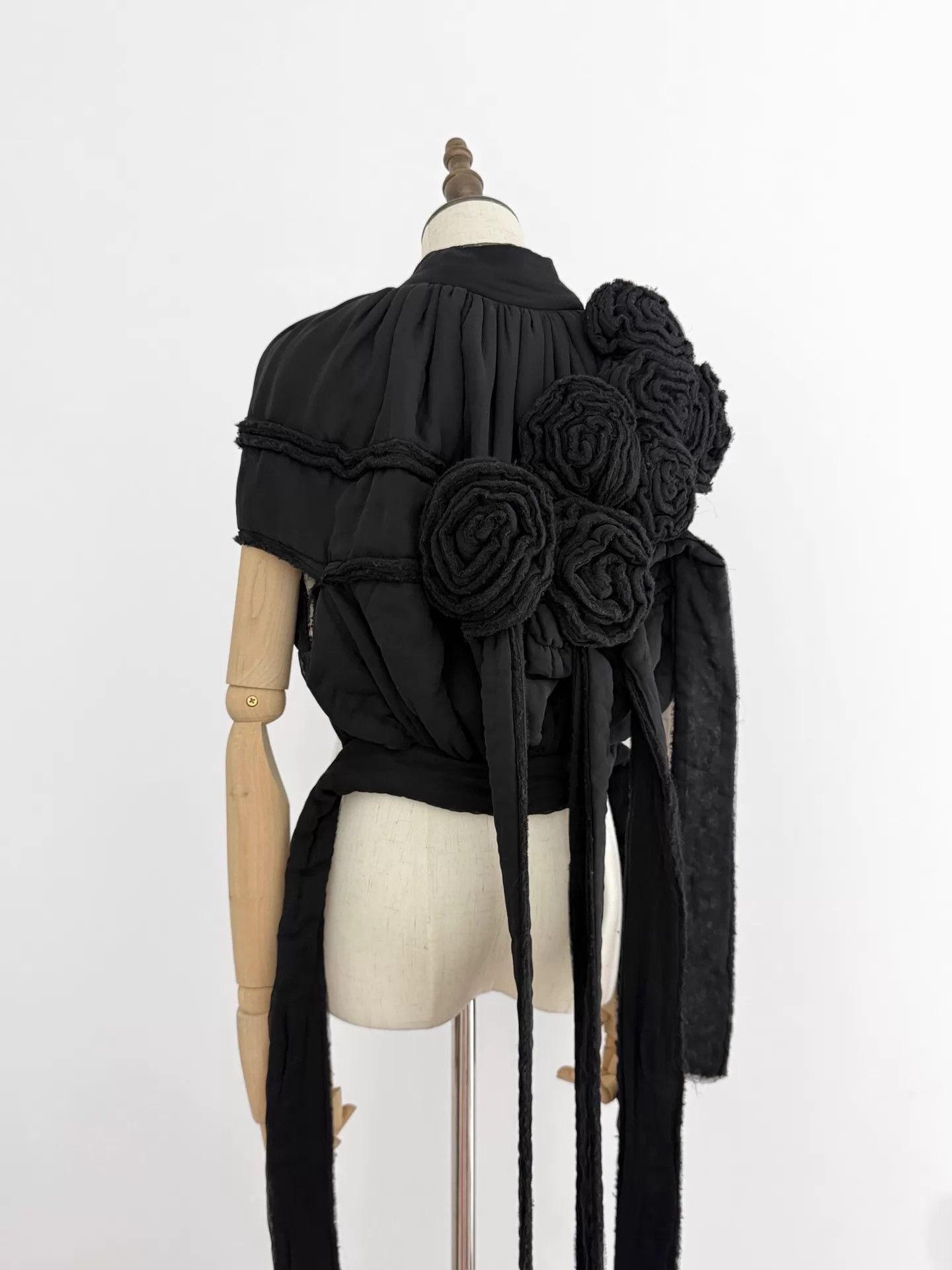 Comme des Garcons Comme des Garçons Tao 2006 FW 7 Roses Cocoon Jacket Size XS / US 0-2 / IT 36-38 - 1 Thumbnail