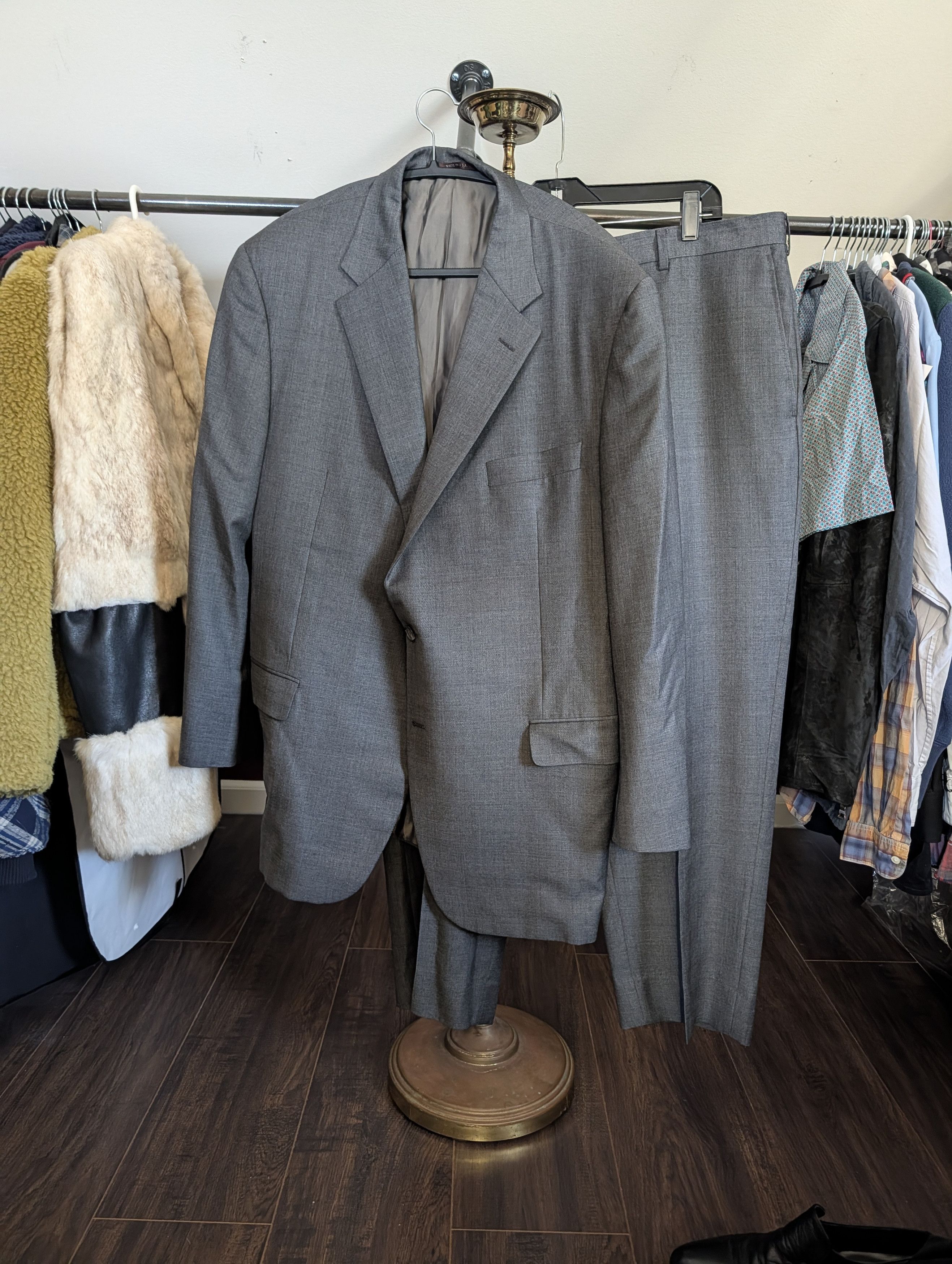 Hickey Freeman LORO PIANA 2pc Super 150s Worsted Wool gray suit Size 46R - 1 Thumbnail