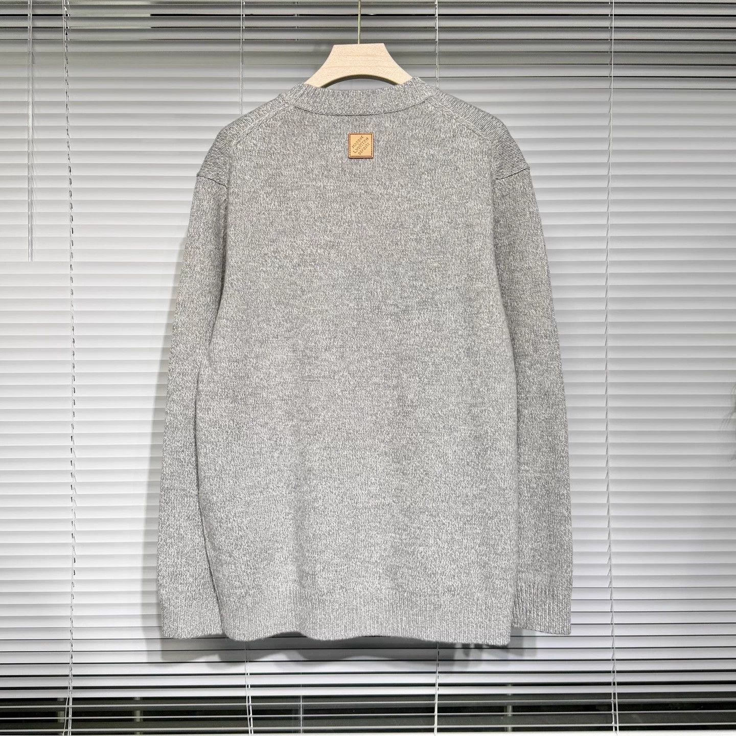Louis Vuitton LV Monogram Fox Wool Cashmere Sweater XL Grey Size US XL / EU 56 / 4 - 2 Thumbnail