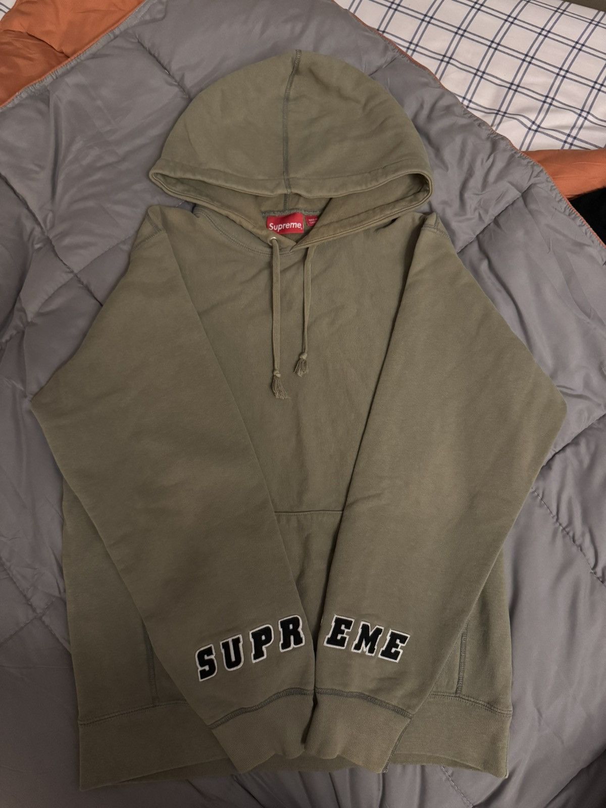 Supreme Wrist Logo hoodie