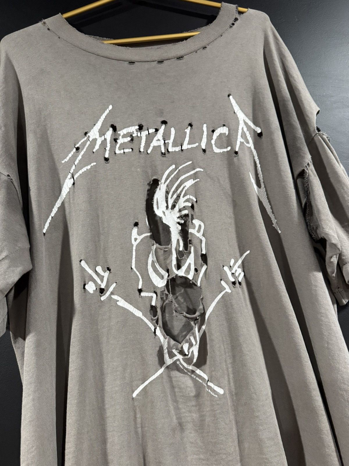 Band Tees 1992 Vintage Metallica Europe 93 Faded Thrashed Band Tee XL Size US XL / EU 56 / 4 - 5 Thumbnail