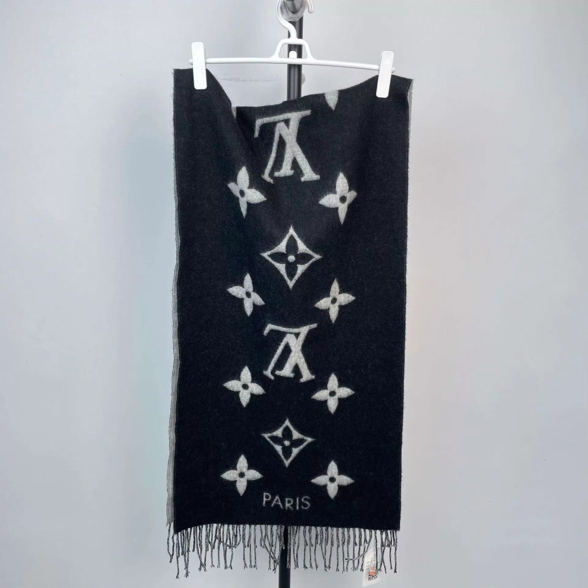 Louis Vuitton LV 95 New Wool Scarf 180x45 Black Gray Size ONE SIZE - 3 Thumbnail