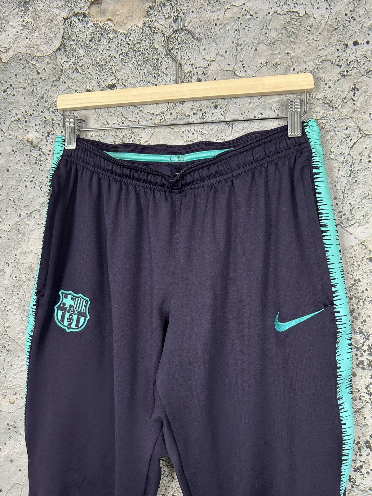 Nike Vintage FC Barcelona Nike Soccer Sweatpants Football Hype Size US 34 / EU 50 - 3 Thumbnail