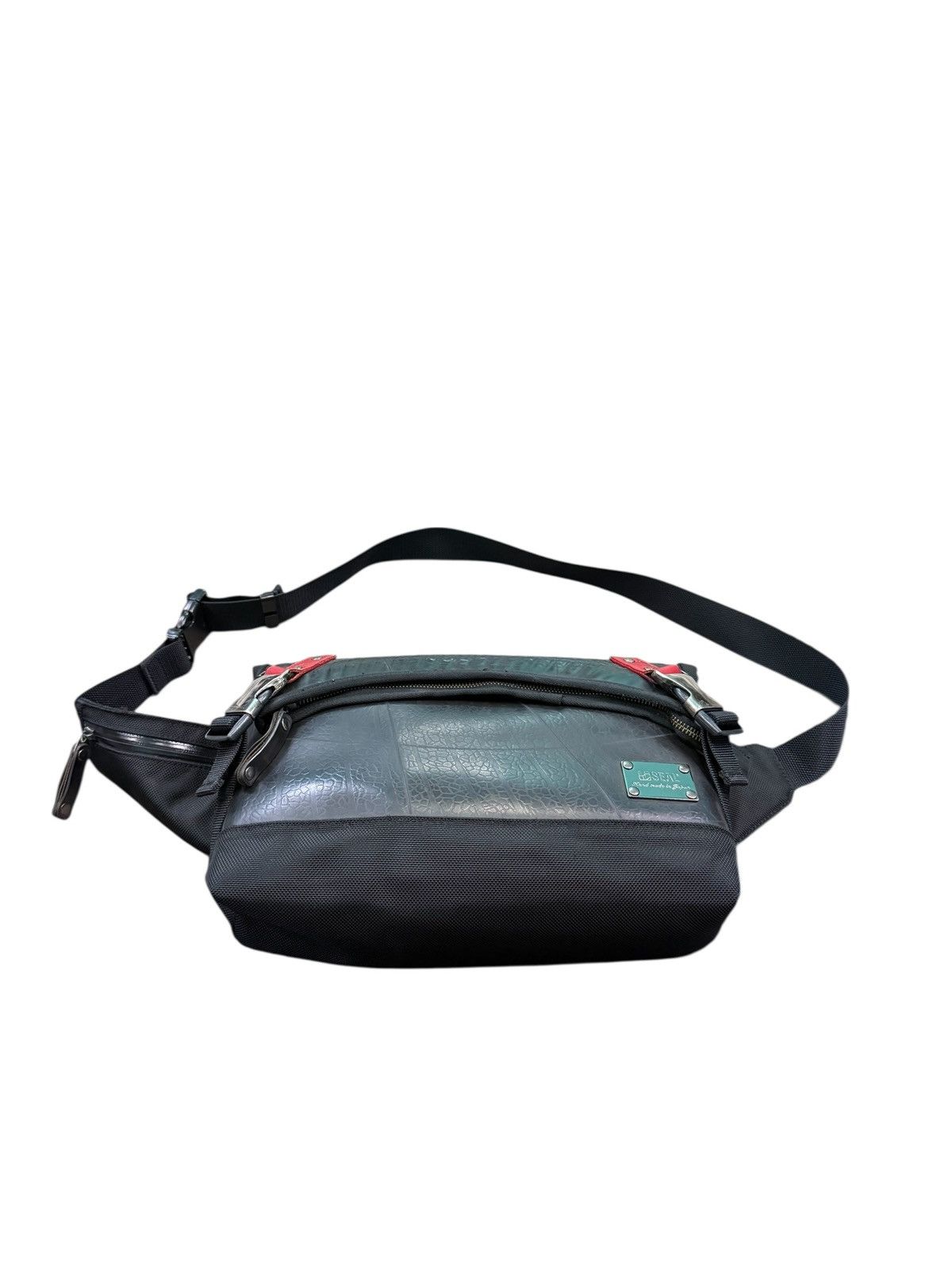 Japanese Brand SEAL HAND MADE JAPAN FROM TIRE TUBE WAIST BAG Size ONE SIZE - 5 Thumbnail