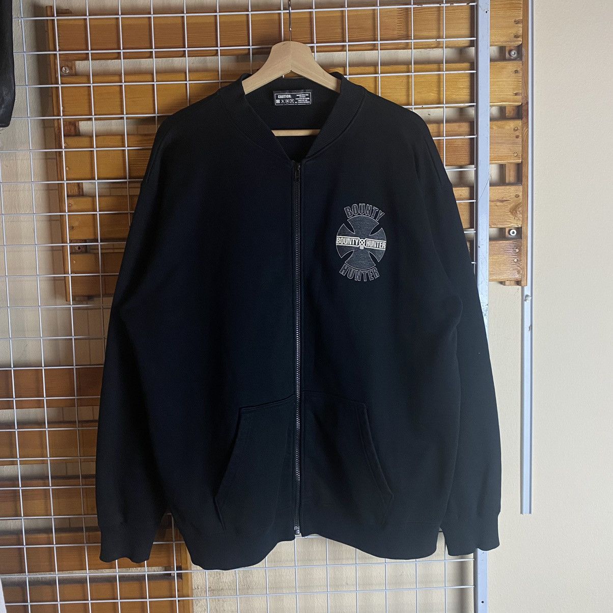 Bounty Hunter × Japanese Brand Rare!! Vintage Bounty Hunter SS02 Madness Sweaters Size US L / EU 52-54 / 3 - 2 Thumbnail