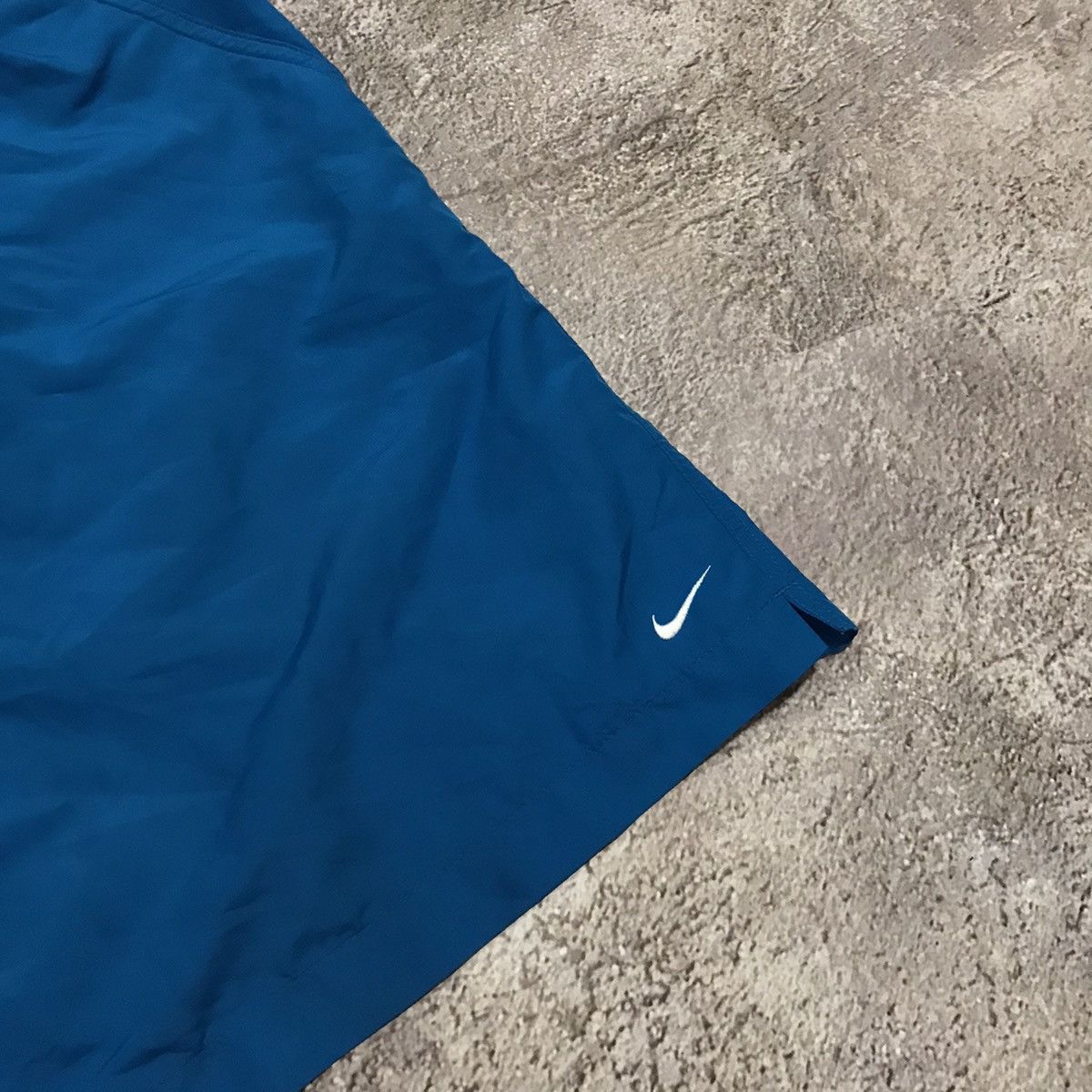 Vintage Vintage Nike Blue Shorts Y2K Streetwear Swoosh Oversized 34 Size US 34 / EU 50 - 2 Thumbnail