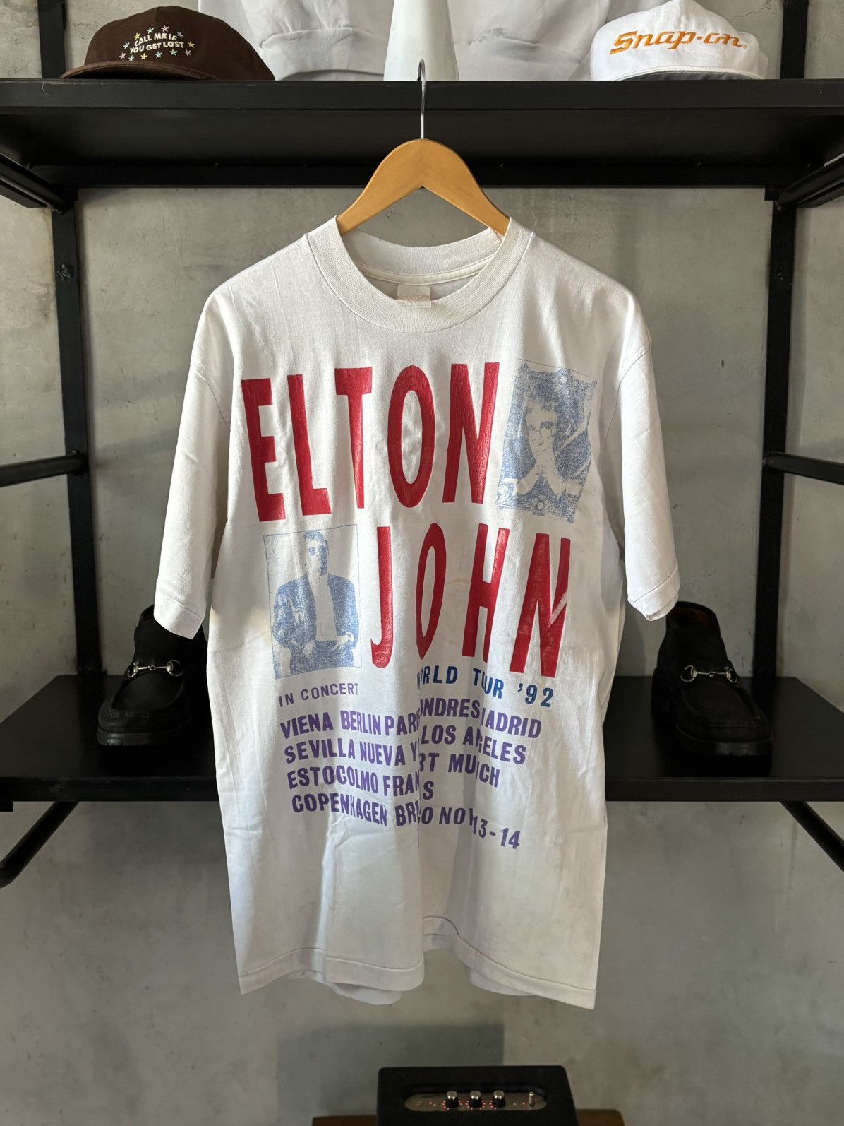 Vintage Elton John Wolrd tour 1992 Size US XL / EU 56 / 4 - 1 Thumbnail