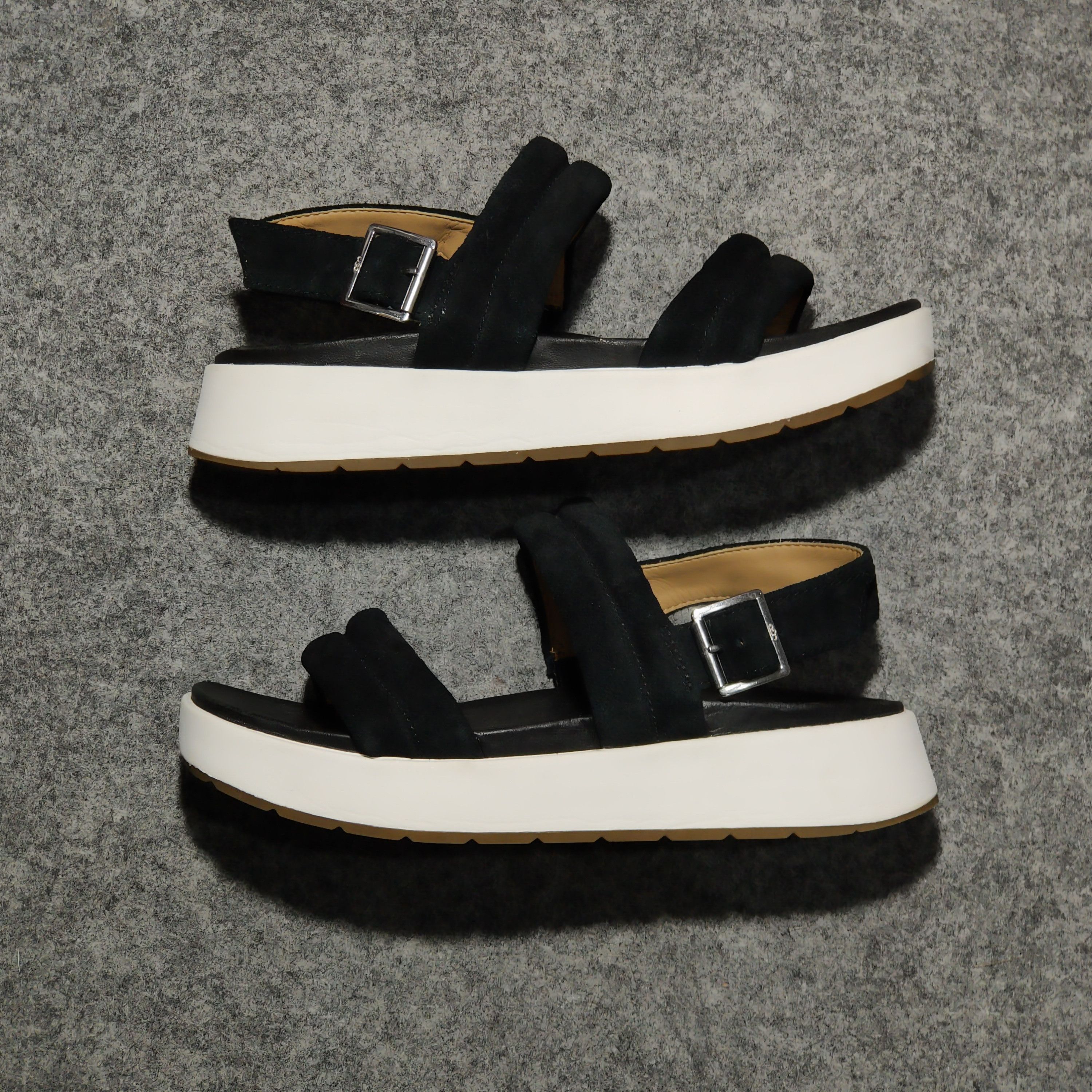 Ugg 🔥UGG(WMNS) Lynnden Outdoor Casual Open Toe Sports Sandals Size US 6 / IT 36 - 4 Thumbnail