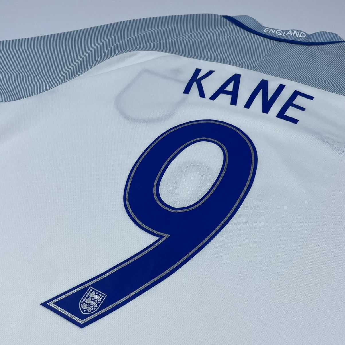 Nike Nike England Harry Kane #9 Soccer Jersey Size US XL / EU 56 / 4 - 13 Thumbnail
