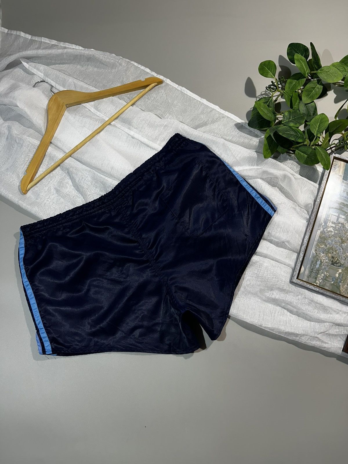 Adidas Vtg 70s Adidas Pinstripe Sprinter Shorts West in Germany Size US 34 / EU 50 - 6 Thumbnail