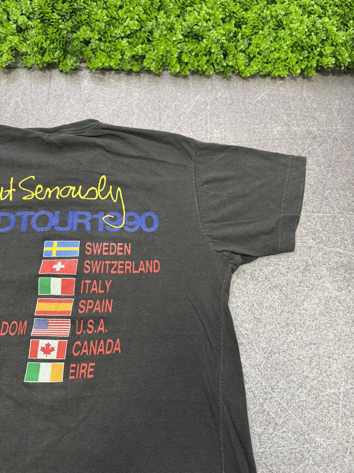Band Tees Vintage 1990 Phil Collins genesis drummer band t shirt rock Size US L / EU 52-54 / 3 - 14 Thumbnail