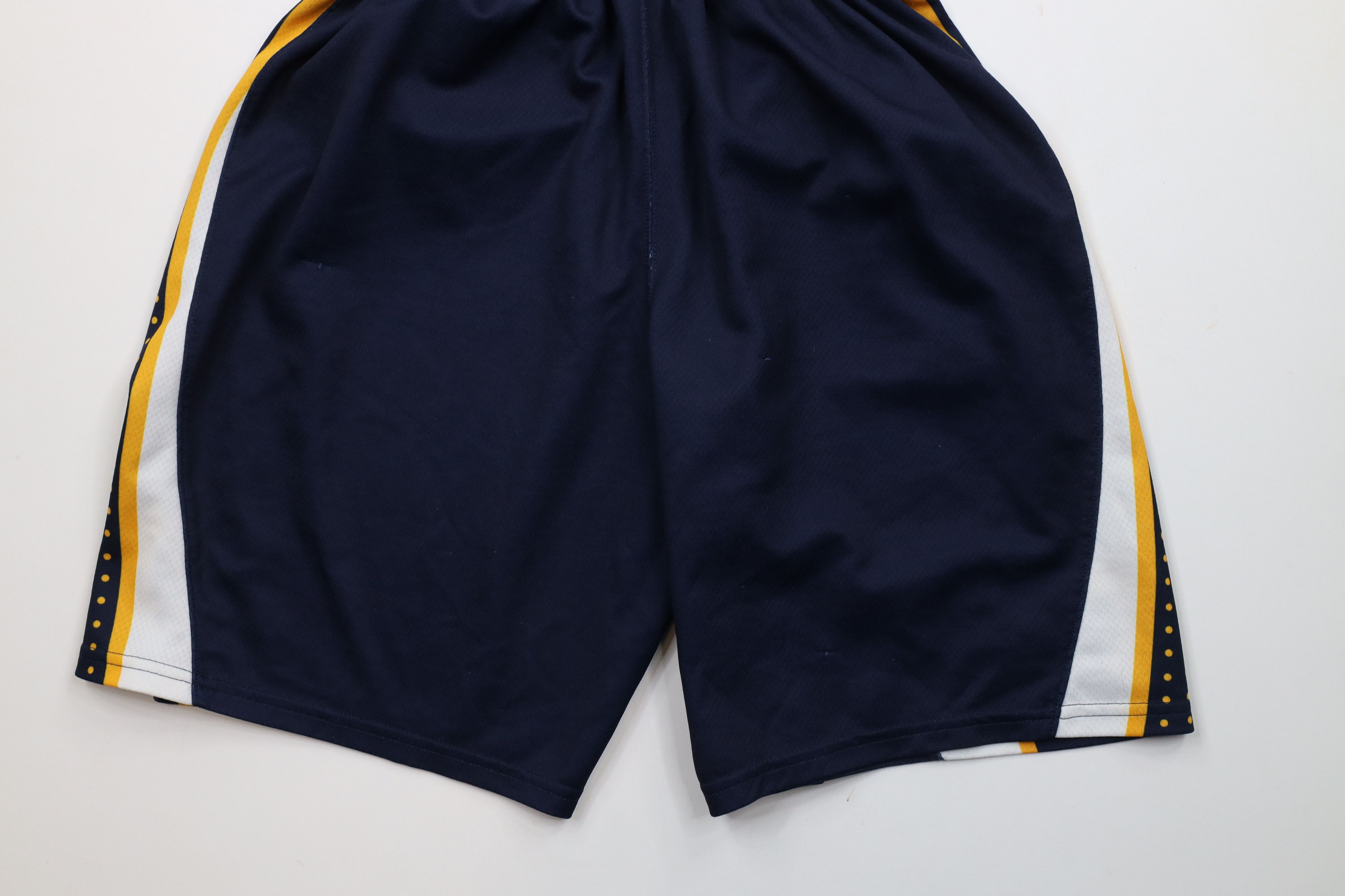 Nike × Vintage Nike Issued University of Toledo Basketball Shorts Blue Size US 30 / EU 46 - 11 Thumbnail