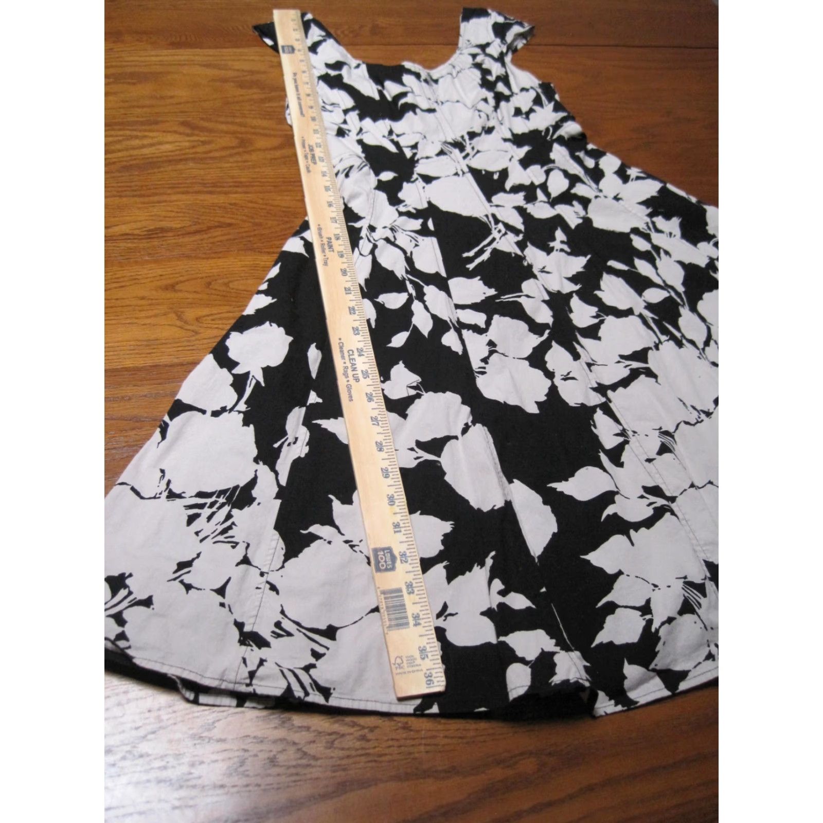 dresses for women blue and white Sail to Sable Blue & White Rose Printed Eyelet V-Neck Midi Dress WHITE/BLUE / M / SU25119