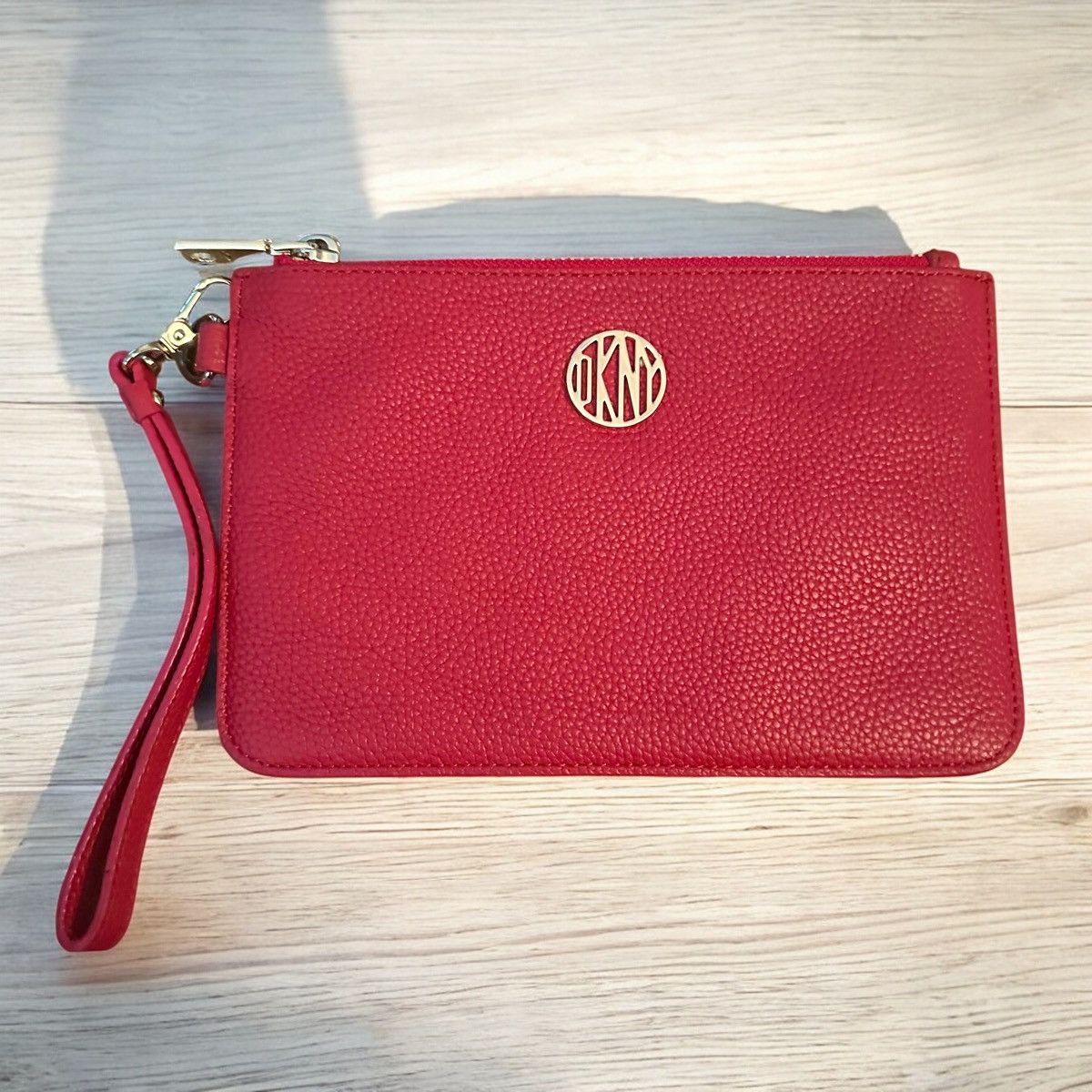 DKNY DKNY red pebbled leather wristlet Size ONE SIZE - 1 Thumbnail