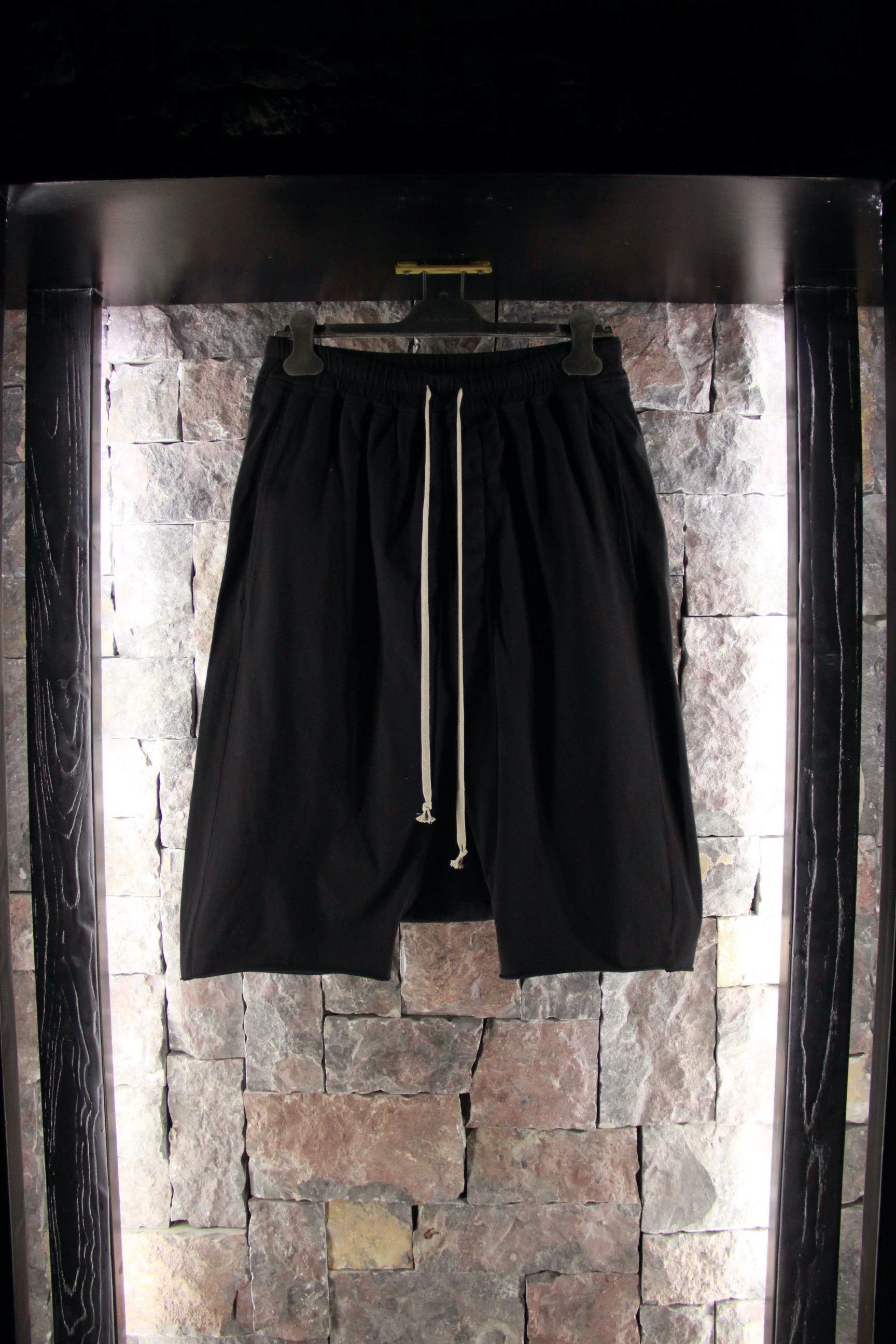 Rick Owens Rick Owens Black Shorts Men 30 Size US 30 / EU 46 - 1 Thumbnail