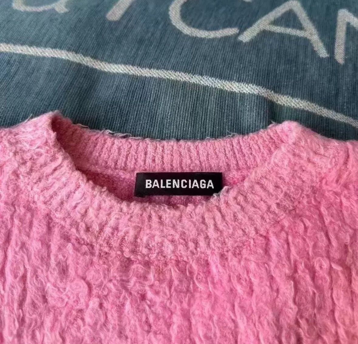 Balenciaga Balenciaga Pink Teddy Sweater2412-Nextarrow Size US XS / EU 42 / 0 - 3 Thumbnail