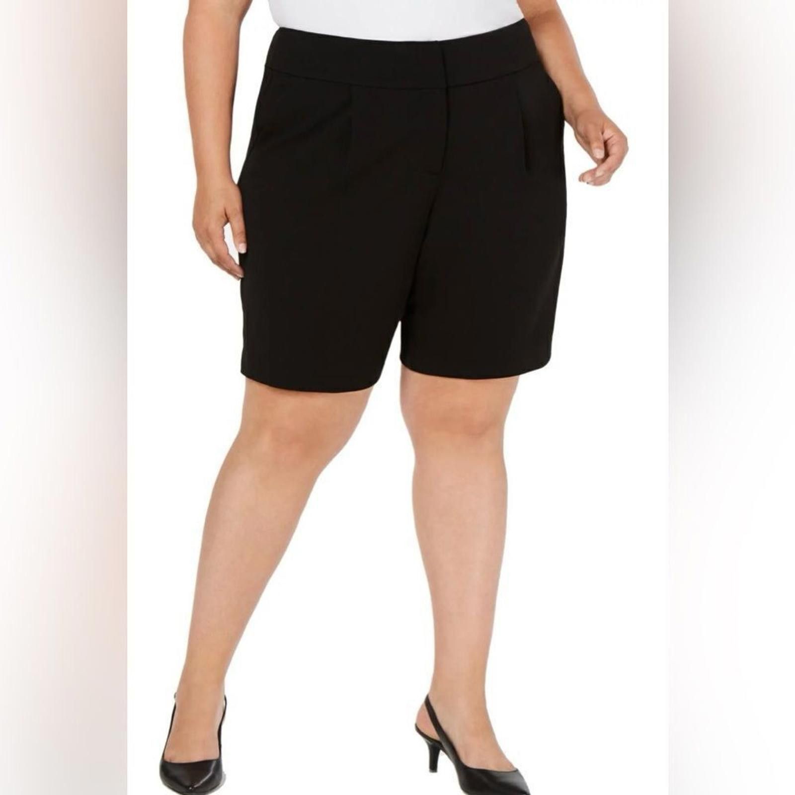 Designer NEW. Torrid Plus Size Wide Leg Studio Crepe Short. Size 16. Size 38" / US 16 / IT 52 - 1 Thumbnail